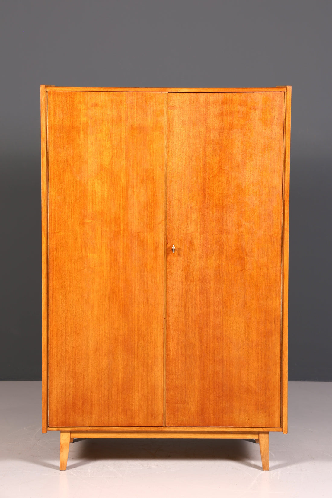 Armoire de style mid-century, meuble vintage, armoire à linge rétro, placard d&
