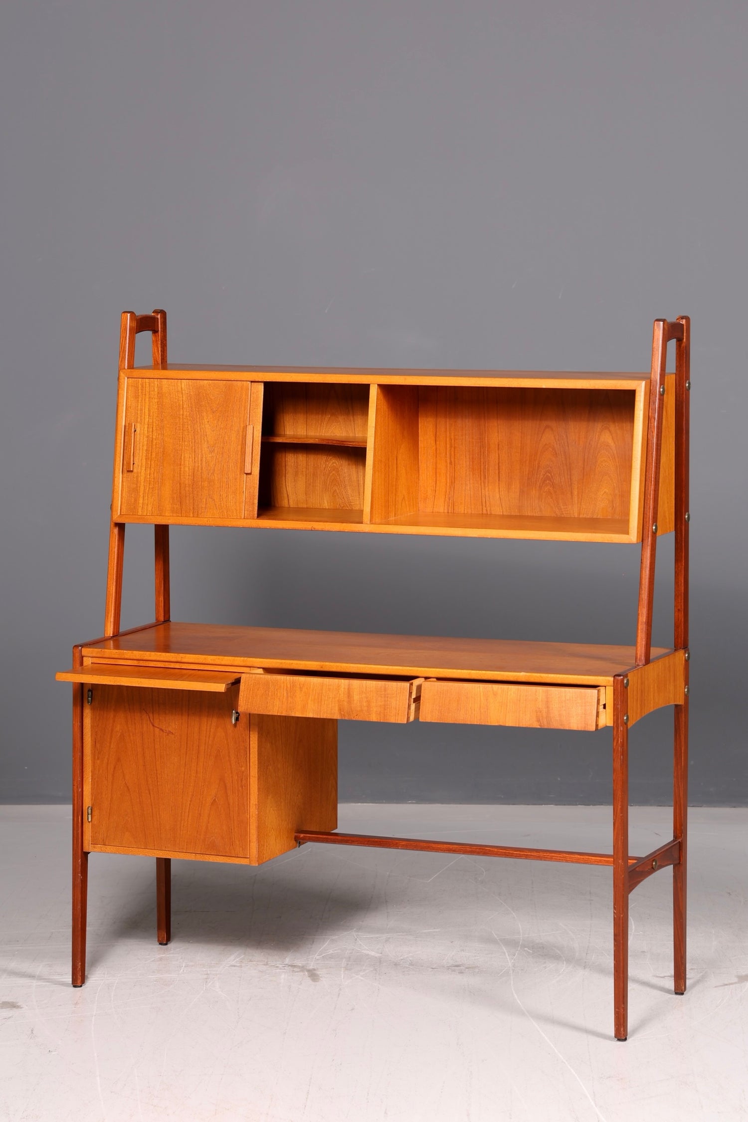 Wunderschöner Mid Century Schreibtisch mit Regalaufsatz Teak Danish Design Bürotisch Vintage 60s