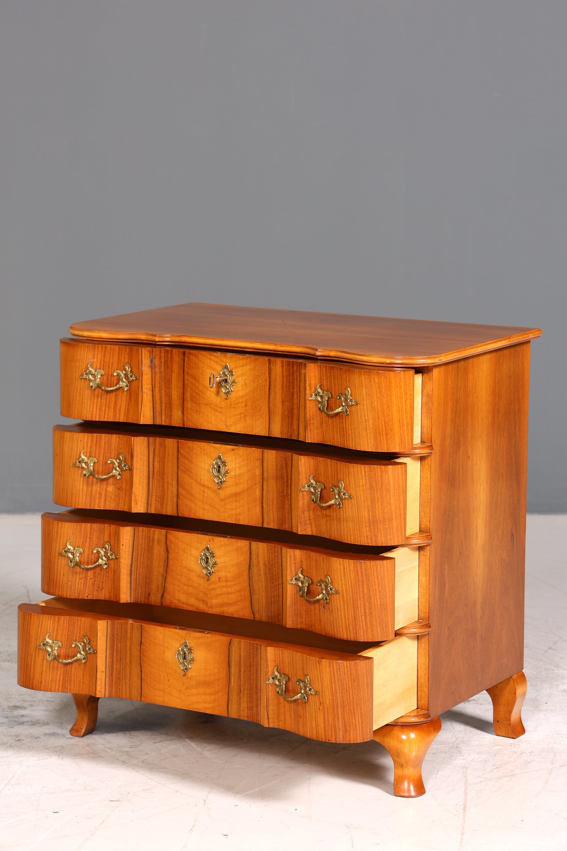 Wunderschöne geschwungene Kommode im Barock Stil Sideboard Englisch Schubladenkommode