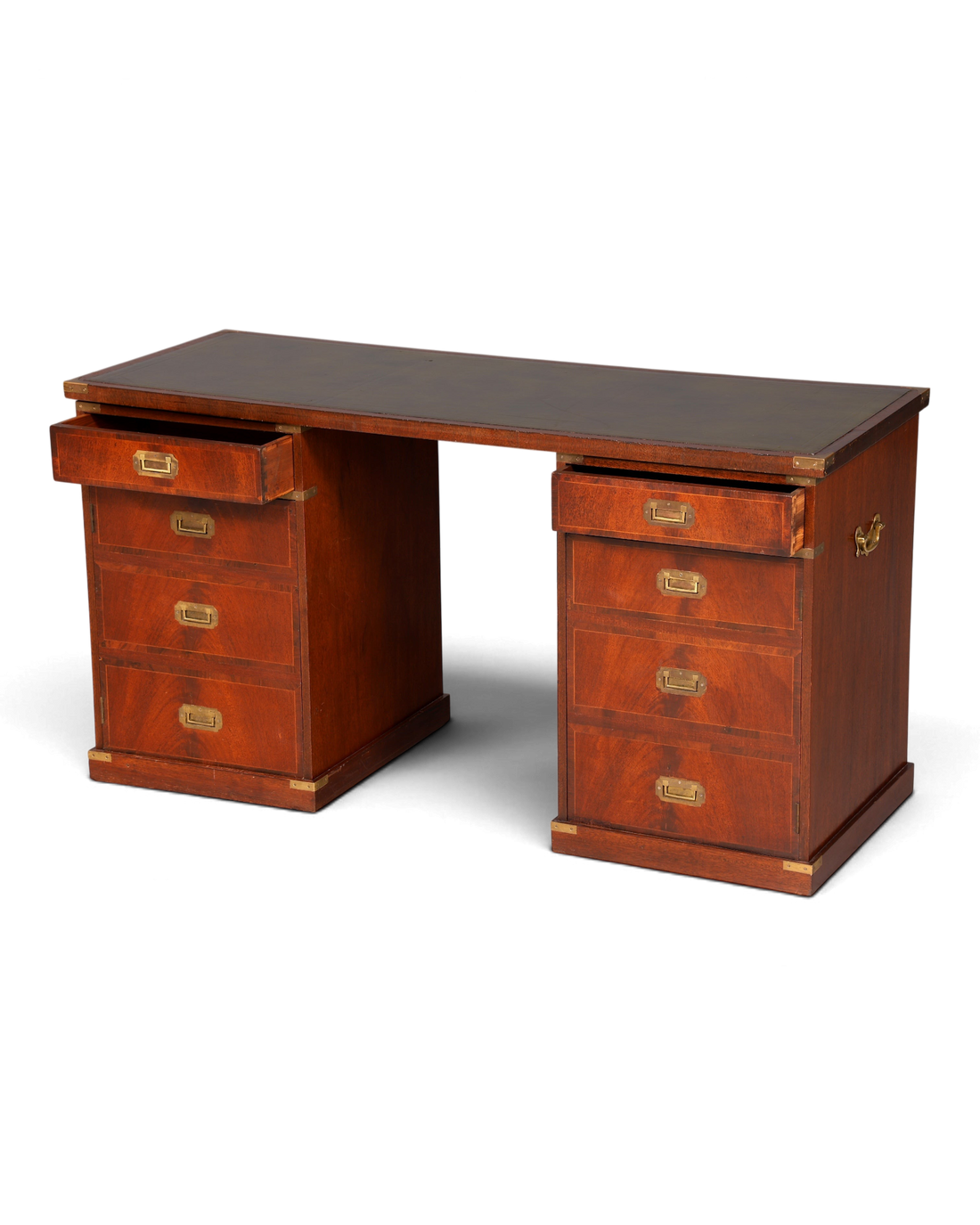 Hauptstadt Möblerei maritimer Schreibtisch im Military Chest Stil aus Holz mit grüner Lederauflage und Messingbeschlägen