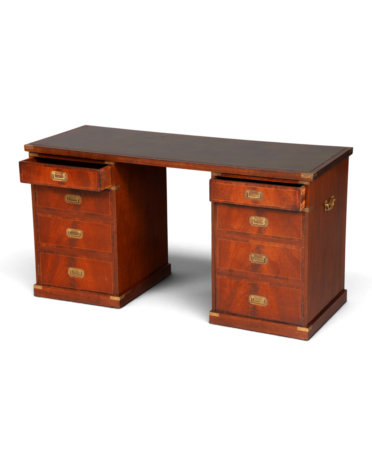 Hauptstadt Möblerei maritimer Schreibtisch im Military Chest Stil aus Holz mit grüner Lederauflage und Messingbeschlägen