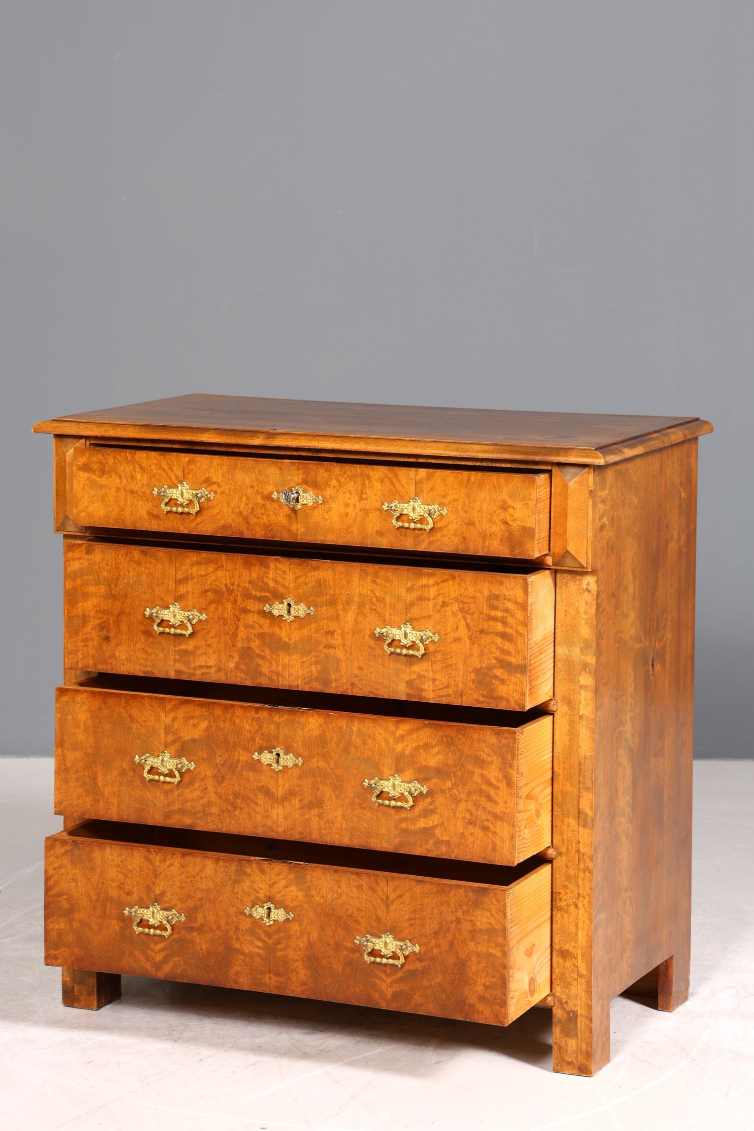 Stilvolle Gründerzeit Kommode Louis Philippe Nussbaum Sideboard um 1880 Antik Schubladenkommode