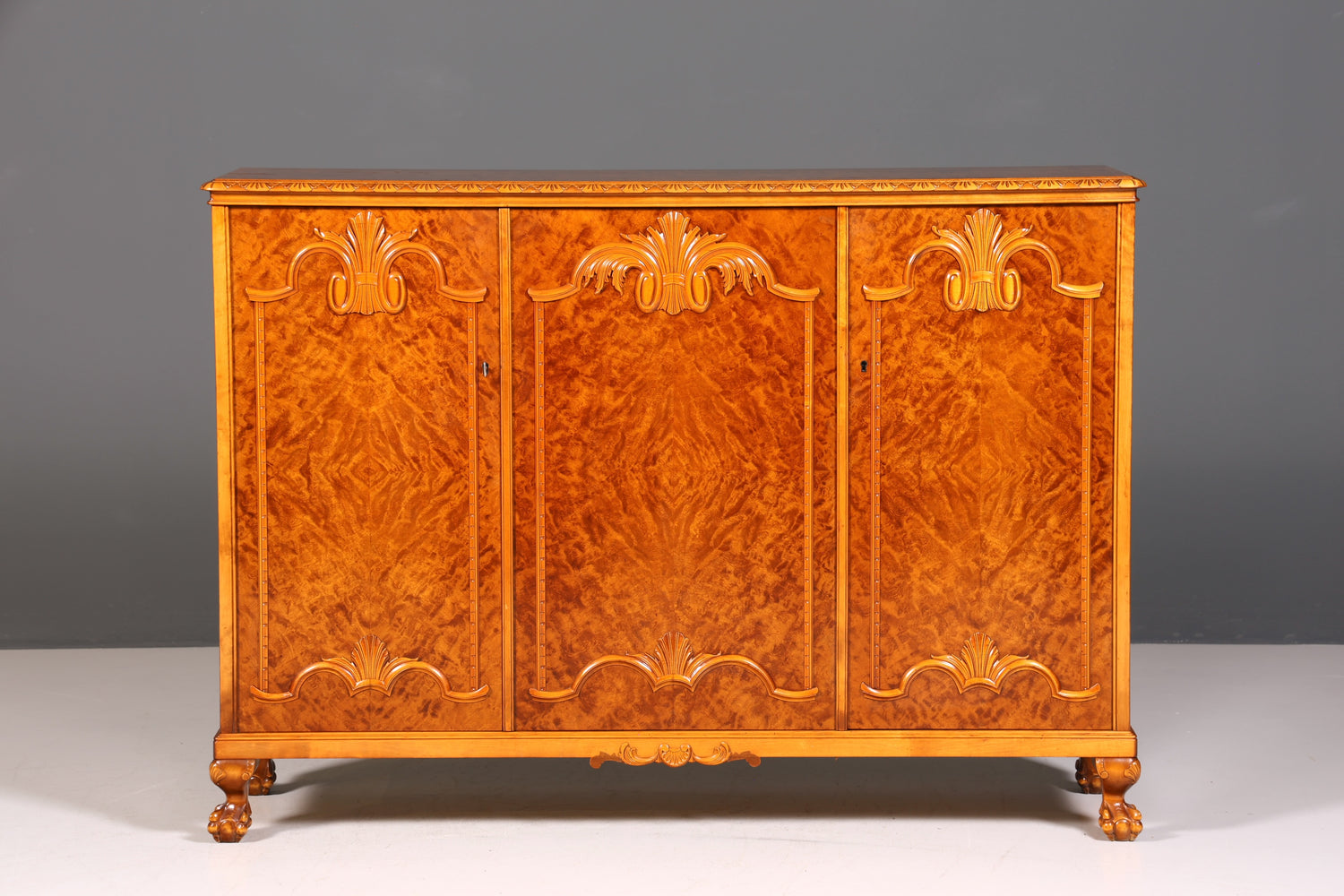 Meuble Chippendale onirique, buffet haut de style baroque, commode ancienne des années 50/60