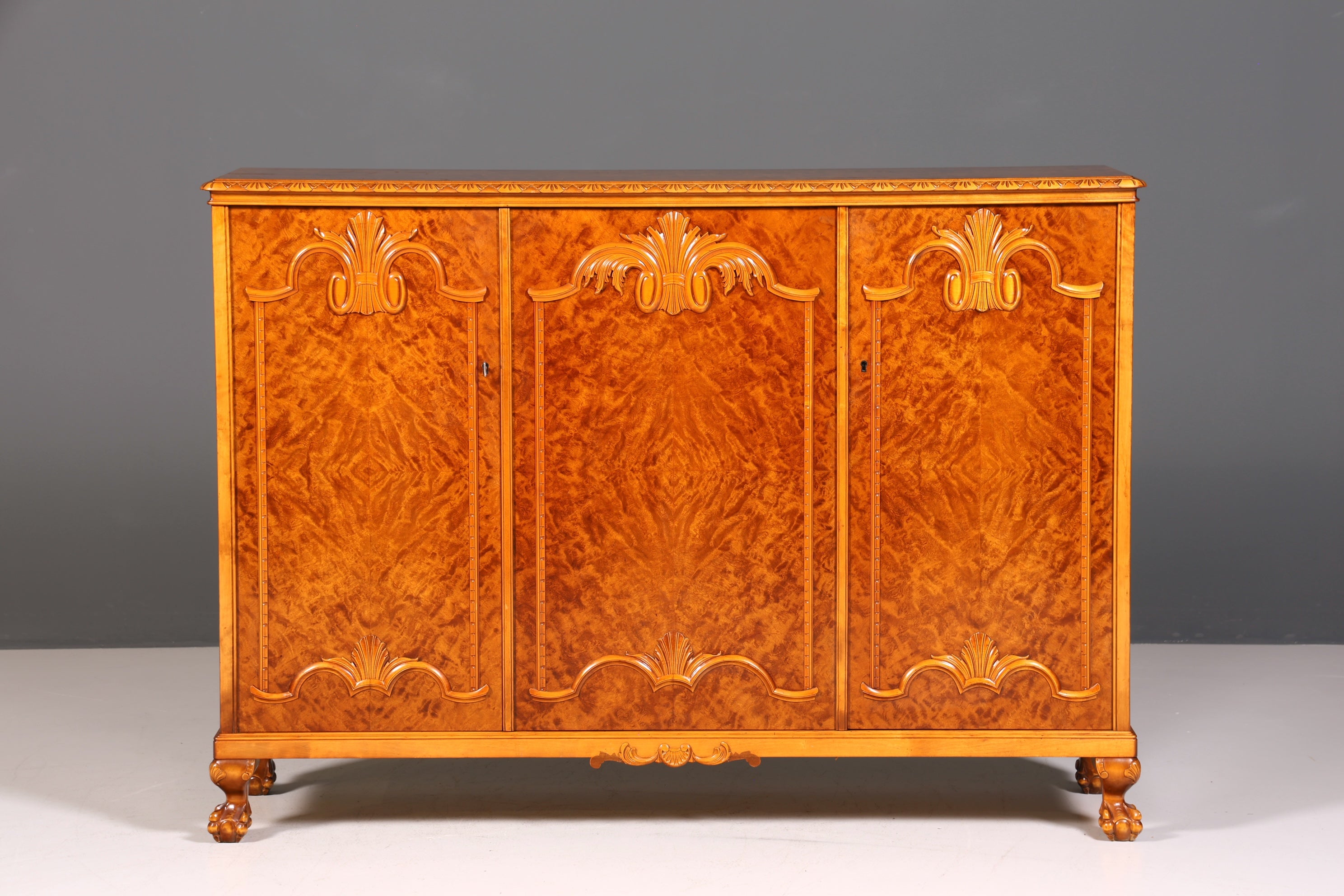 Meuble Chippendale onirique, buffet haut de style baroque, commode ancienne des années 50/60