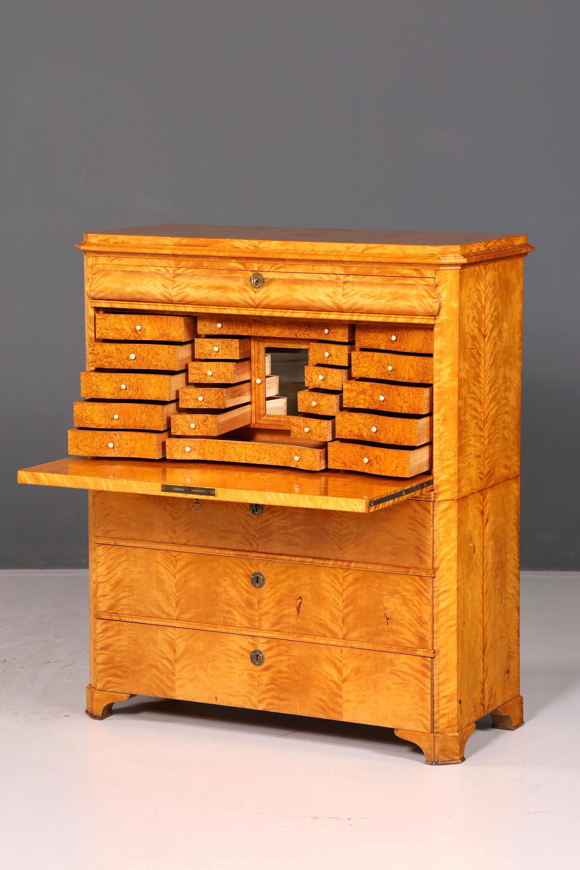 Impressionnant secrétaire Biedermeier, chiffonnier, commode antique, meuble de bureau, commode à écrire, bahut haut.