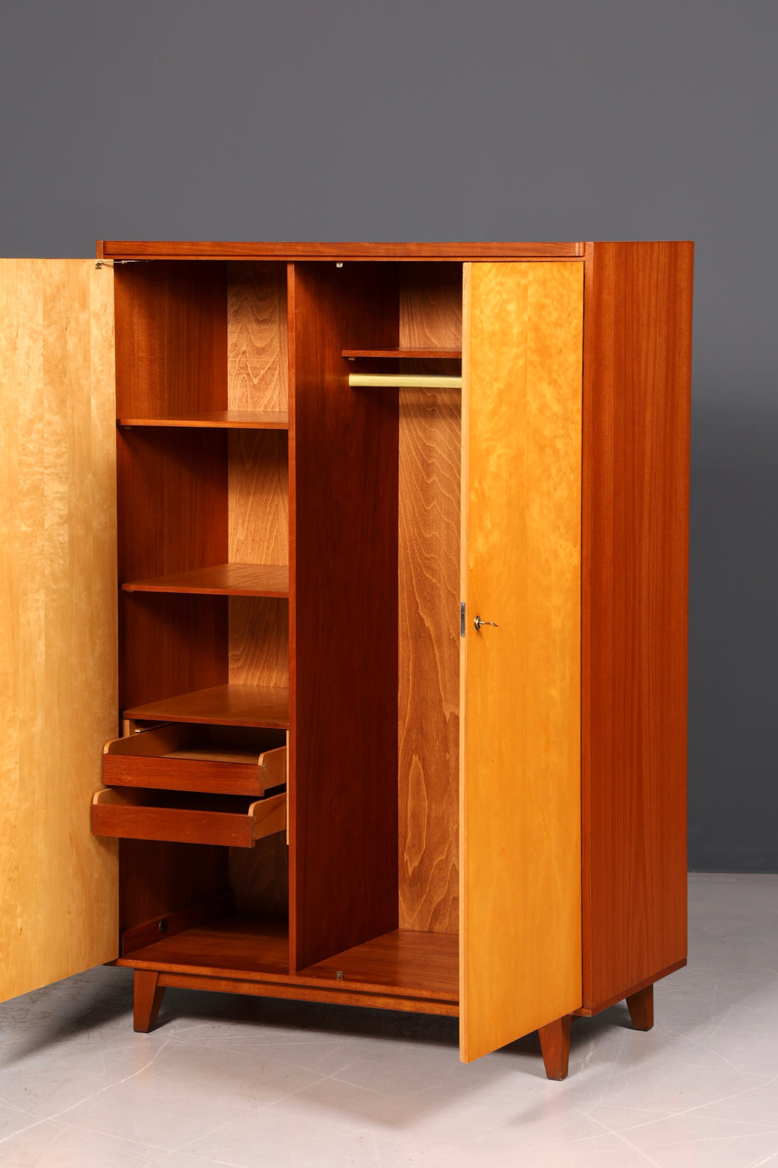 Magnifique armoire moderne pour vêtements, armoire vintage rétro, armoire à linge, armoire d’entrée, chambre à coucher