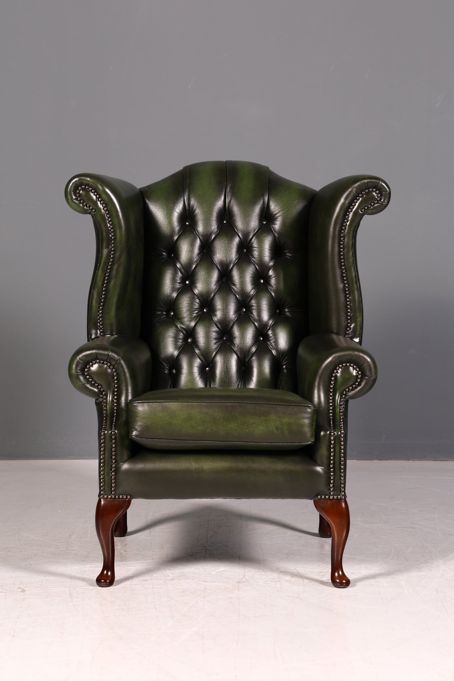 Wunderschöner Original Chesterfield Ohrensessel Grün Echt Leder Kingsgate Englisch Ohrenbackensessel Herrensessel UK