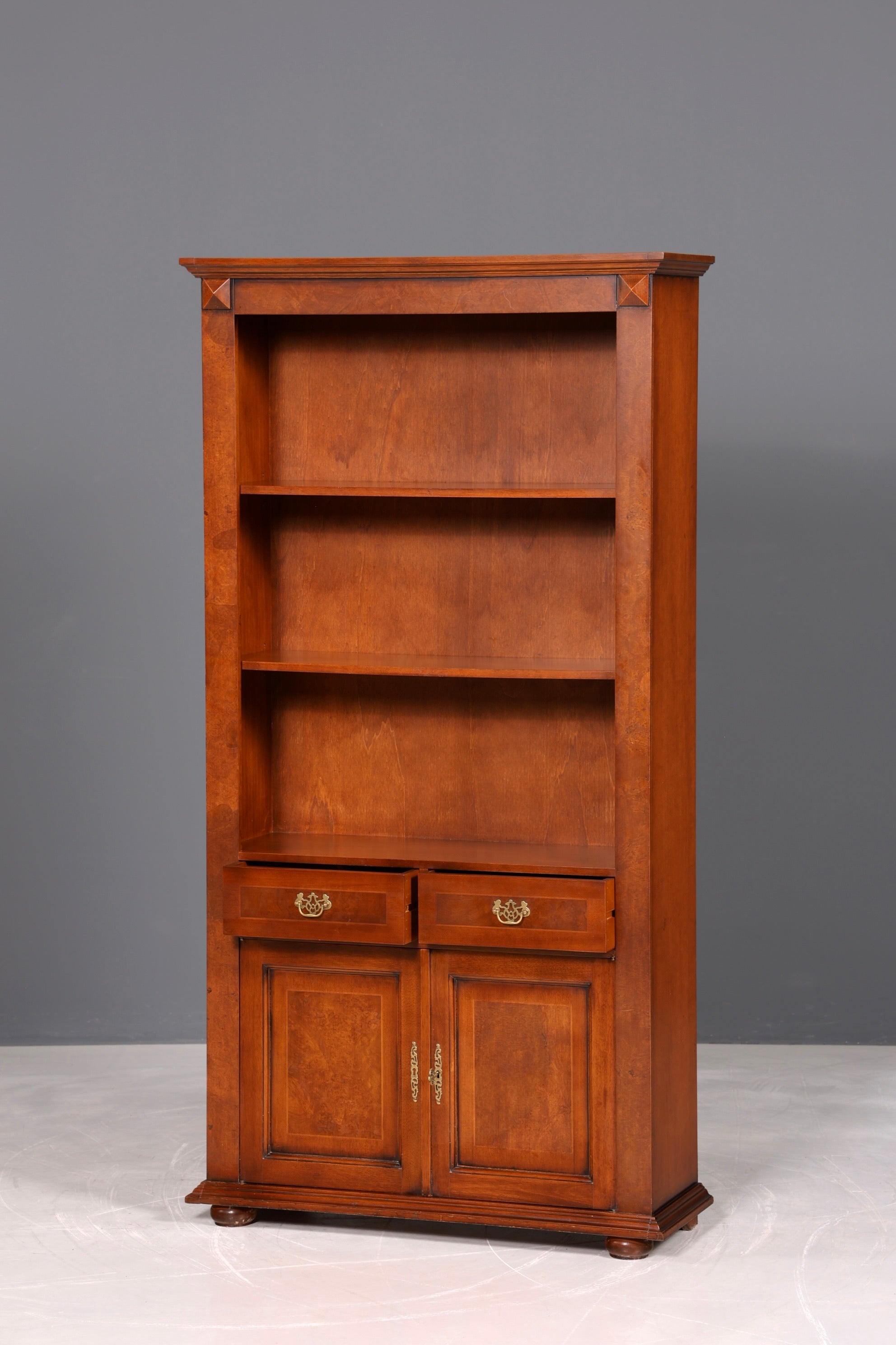 F940 Finish Bücherregal Antik Stil 60s