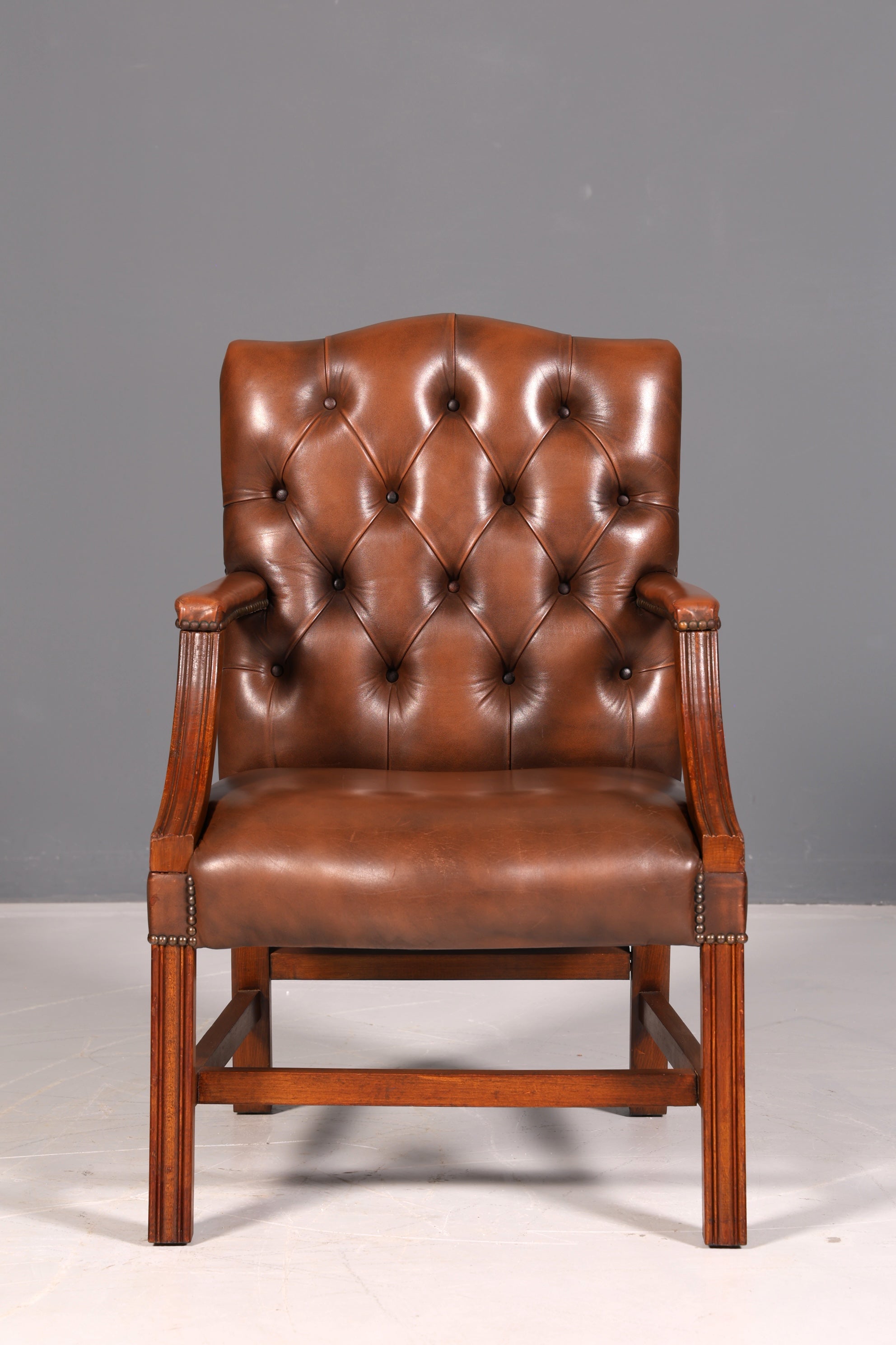 Wunderschöner Original Chesterfield Armlehnstuhl Braun Echt Leder Englisch Herrensessel Schreibtischstuhl Sekretär Stuhl Bürostuhl Antik 2 von 2