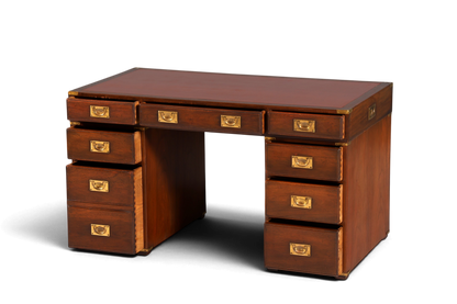 Hauptstadt Möblerei maritimer Schreibtisch aus massivem Holz mit brauner Lederauflage und Messing-Griffen