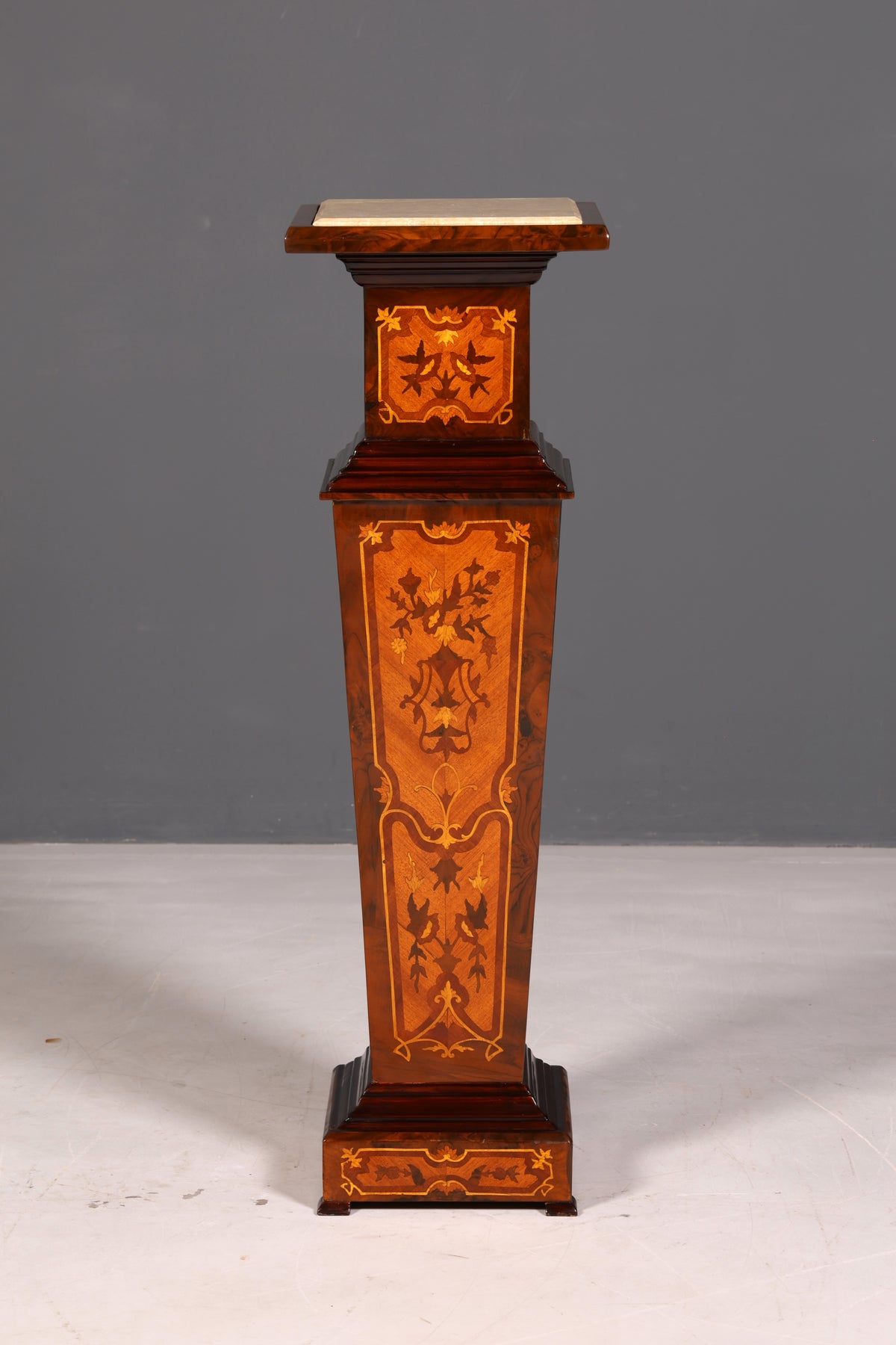 Colonne de style baroque de rêve Louis XV, colonne porte-fleurs en pierre naturelle avec tablette en marbre