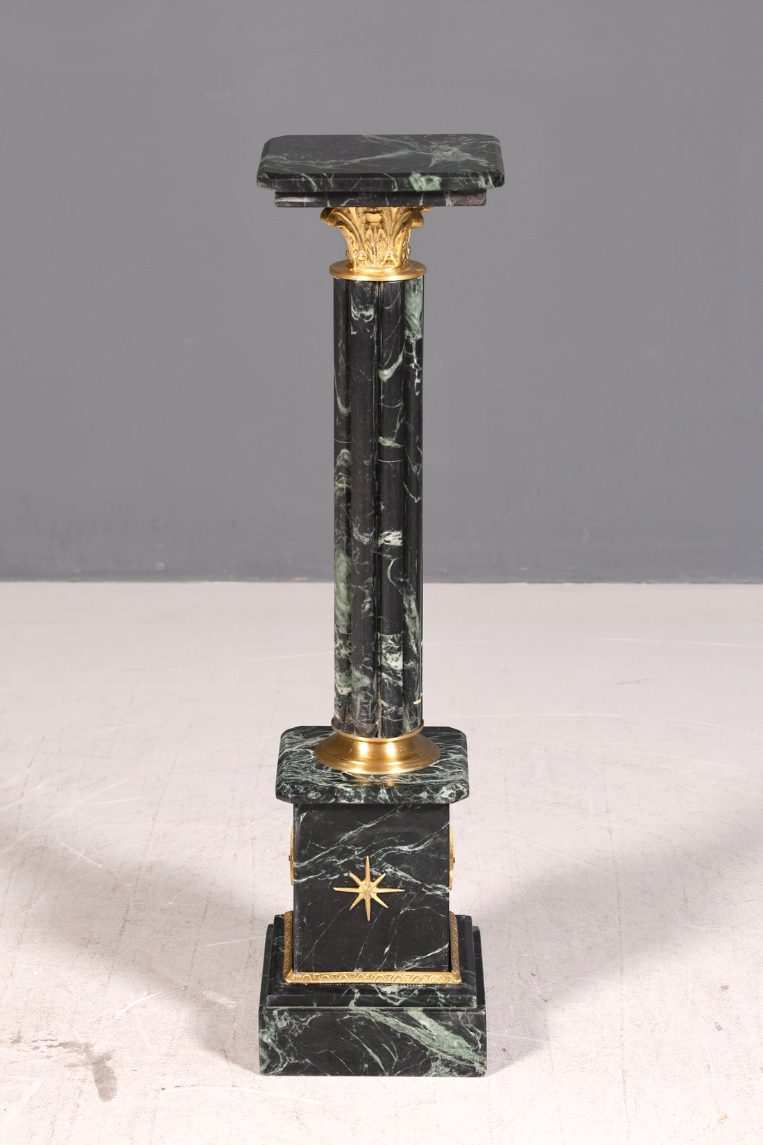 Colonne noble de style baroque Louis XV en marbre, colonne à fleurs en pierre naturelle, socle, étagère
