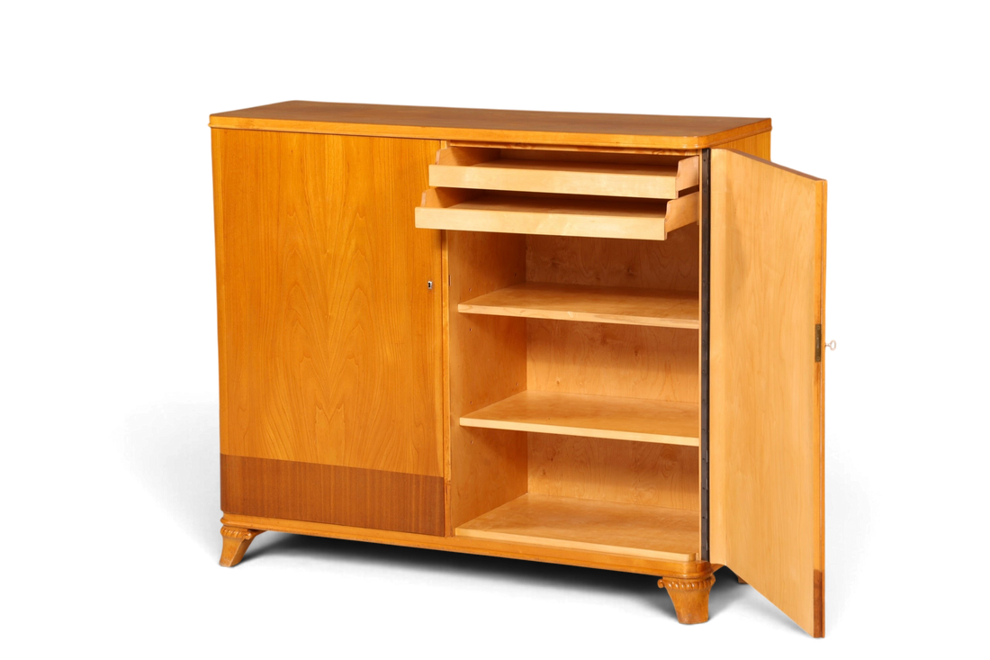 Hauptstadt Möblerei Art Deco Vertiko Schrank aus massivem Holz mit Einlegeböden und Schubladen um 1930