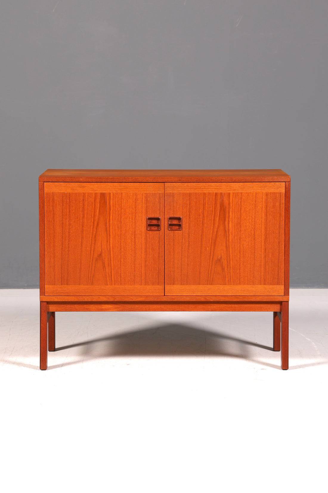 Wunderschöne Mid Century Kommode Vintage Schrank Retro Flurkommode 60s Sideboard Regal Designklassiker