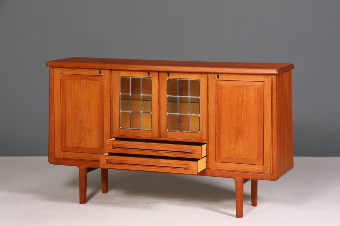 Traumhaftes Mid Century Sideboard Danish Design Vitrine Kommode Made in Norway Nussbaum Schrank Highboard
