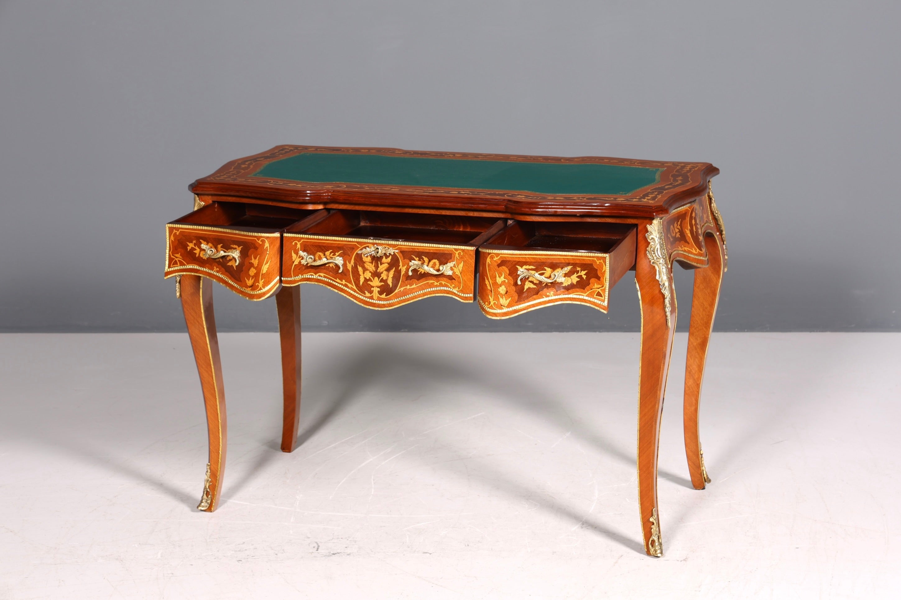Magnifique bureau de style Louis XV, bureau de bureau français, table de bureau de style ancien