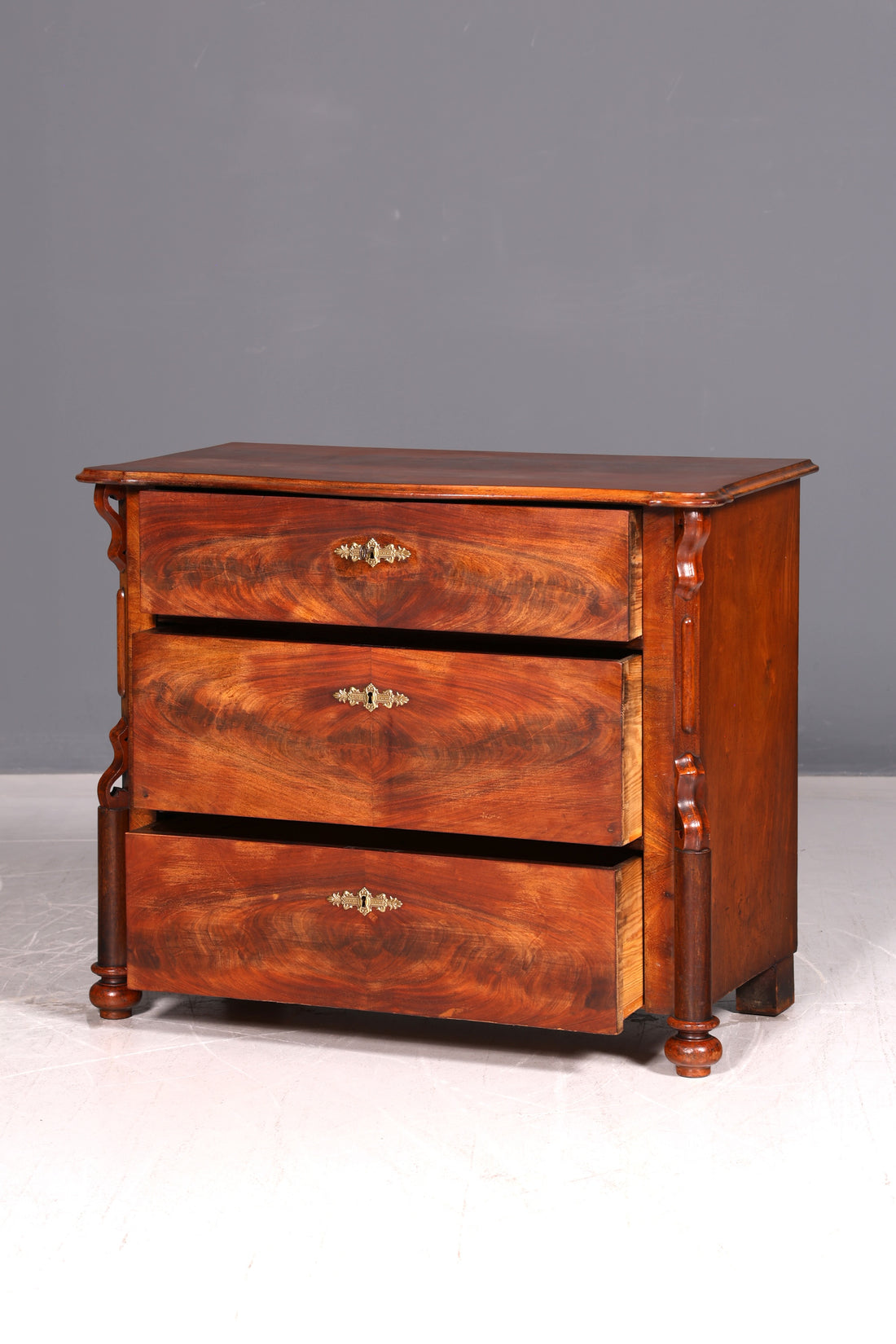 Magnifique Commode Louis Philippe Noyer Gründerzeit Buffet vers 1880 Commode à Tiroirs Ancienne Commode à Linge