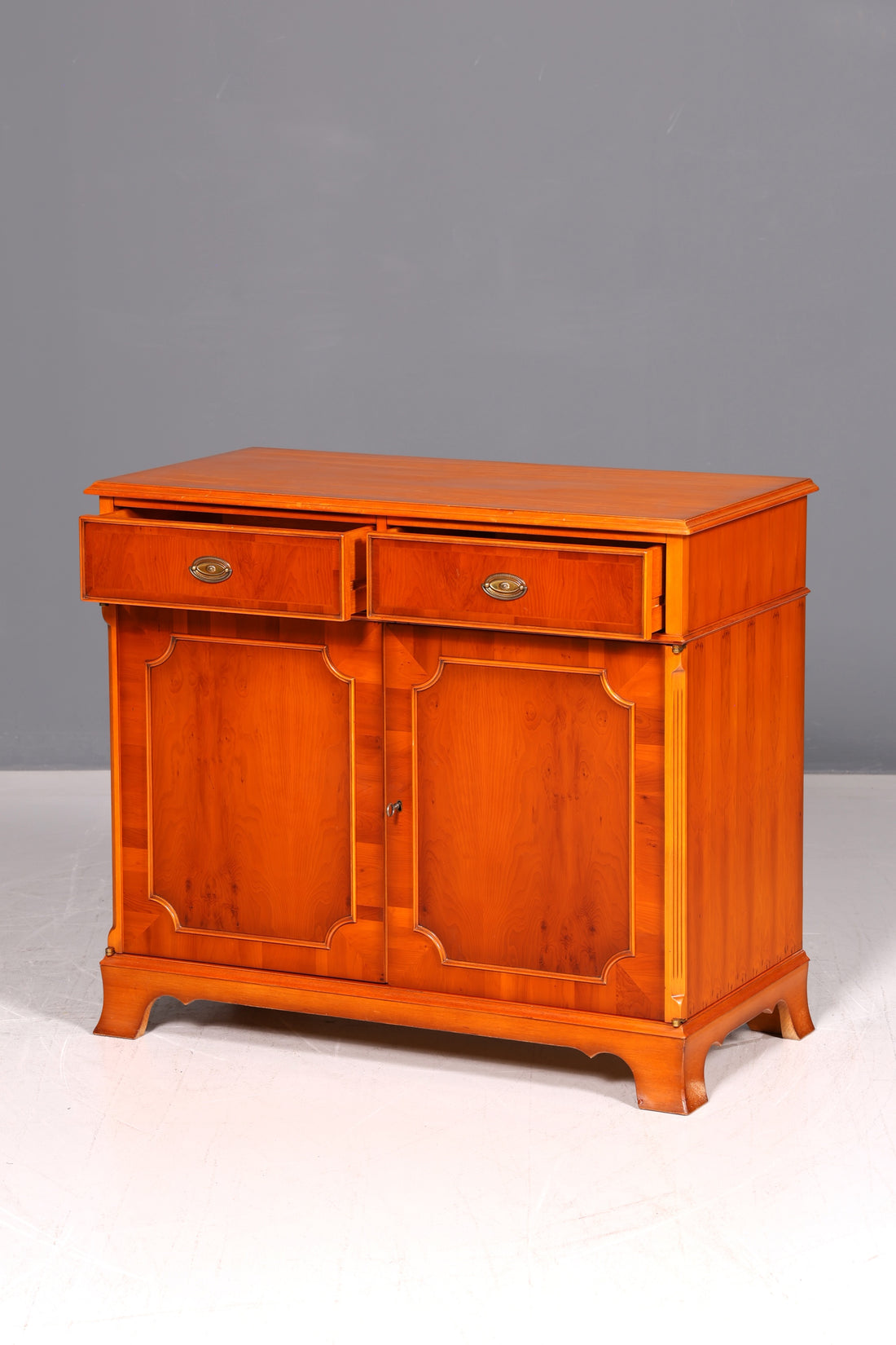 Armoire originale Heldense de rêve if style antique commode buffet anglais Angleterre