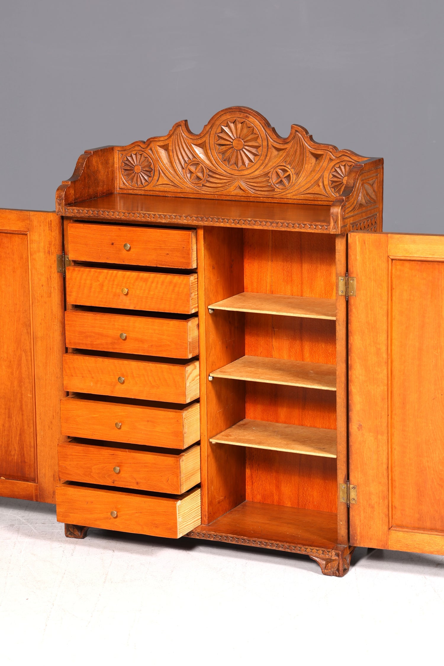 Traumhafter Antiker Schrank um 1900 Schnitzereien Massiv Holz Schränkchen Bauernschrank Vertiko Beistellschrank