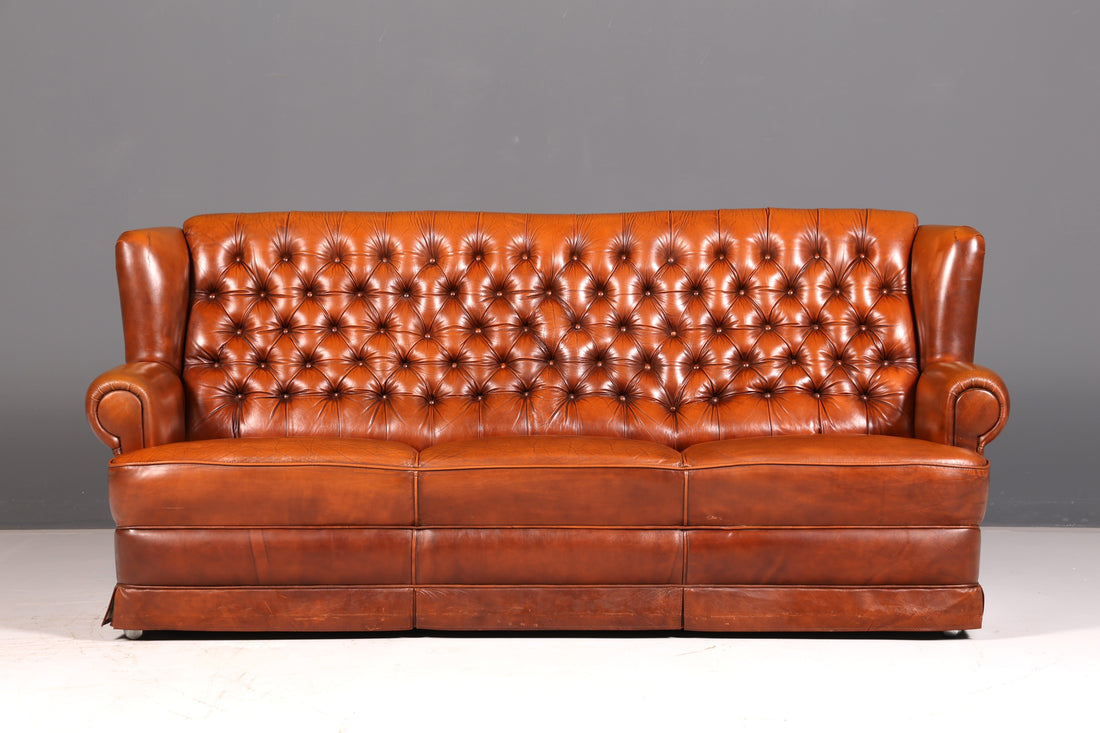 Magnifique canapé Chesterfield original 3 places en cuir véritable couleur cognac, canapé anglais en cuir vintage