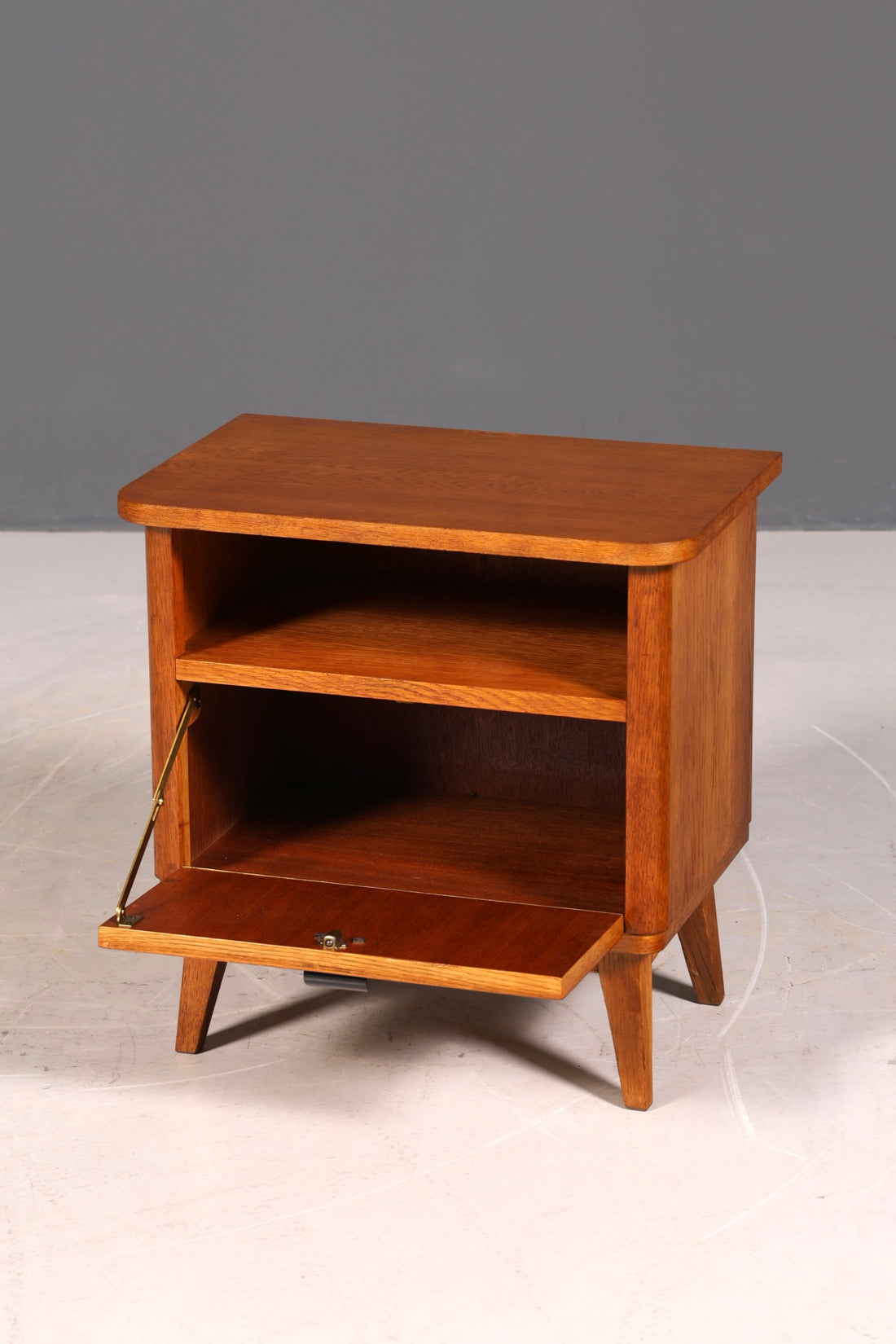 Schlichte Mid Century Kommode Vintage Klappschränkchen Danish Design Nachttisch 1 von 2