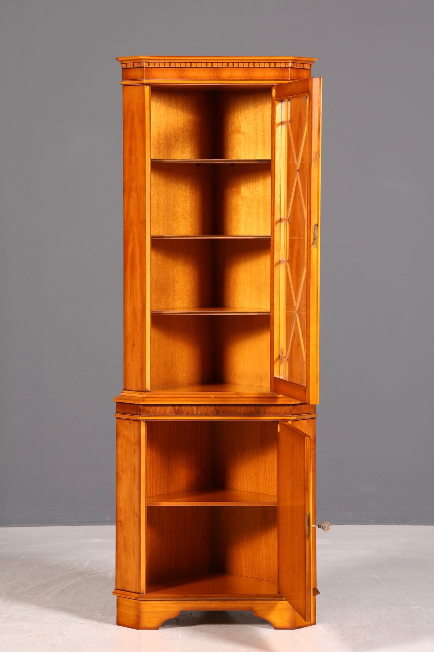 G027 Finish cm Wunderschöne Englische Eckvitrine Antik 60s echt Holz Schrank Eckschrank Glasvitrine Vitrine