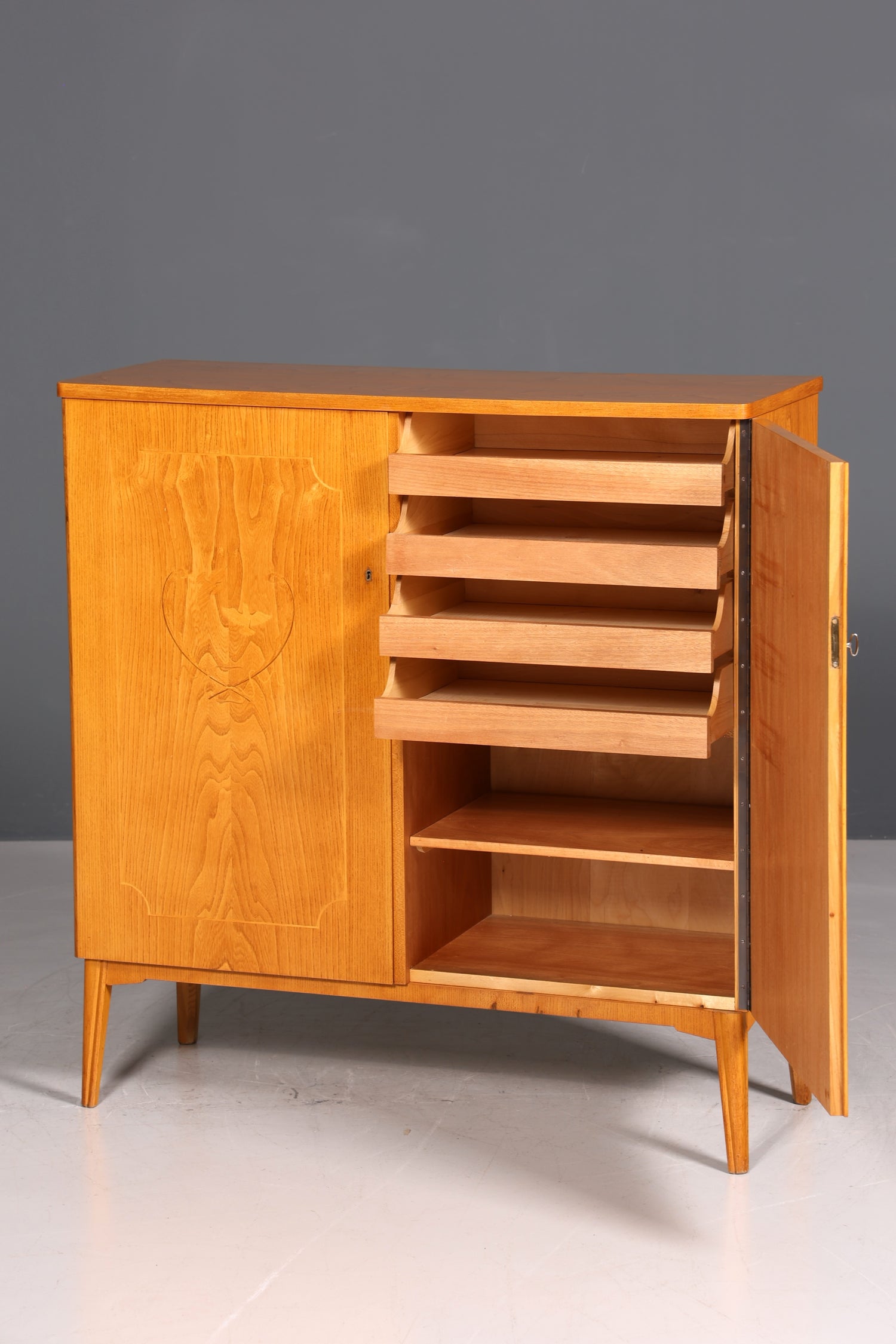 Magnifique meuble de style mid-century, armoire à linge des années 1960, classeur, commode