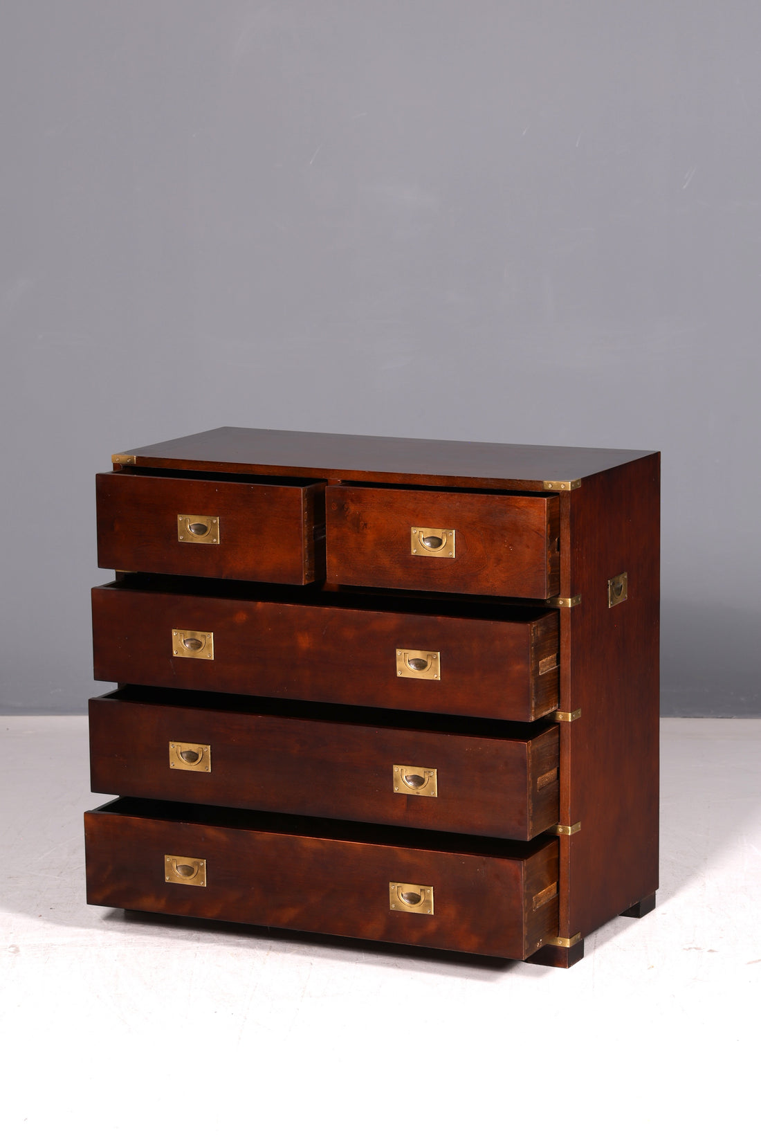 Magnifique commode maritime anglaise Military Chest, commode de navire antique, armoire style colonial