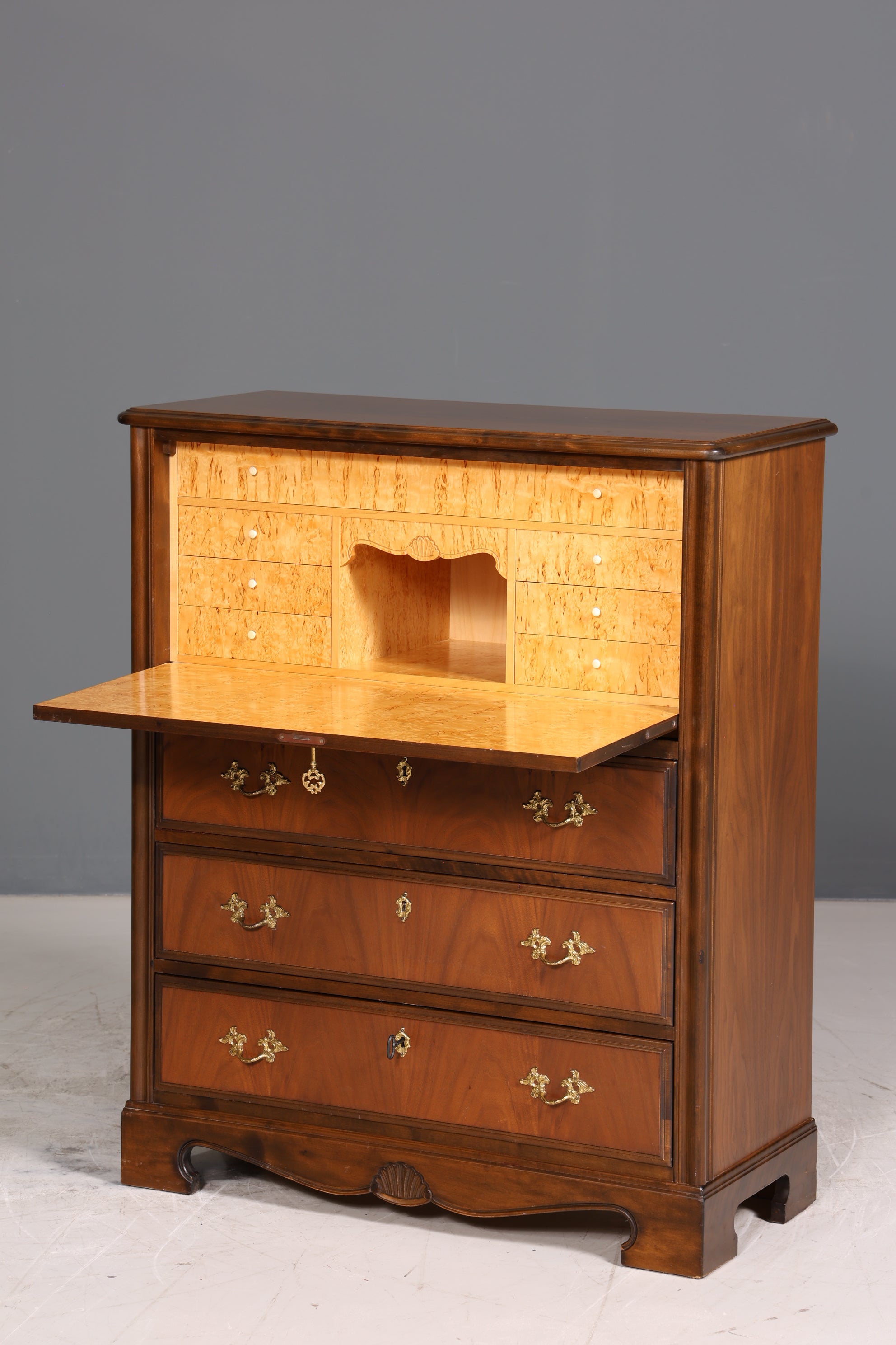 Stilvoller Sekretär im Englischen Stil Büro Vertiko Kommode Mahagoni Schreibkommode