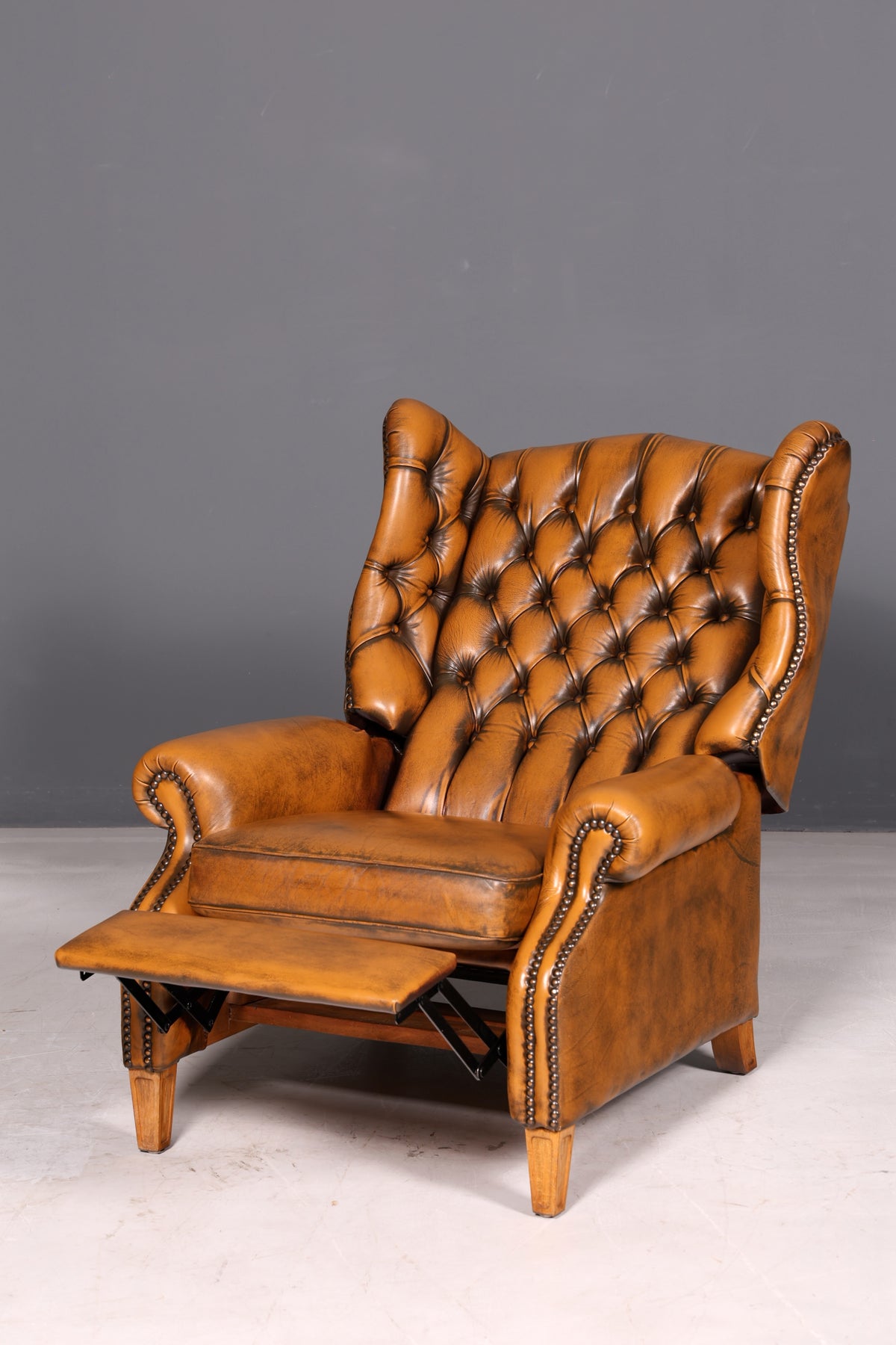 Magnifique fauteuil à oreilles Chesterfield original en cuir véritable anglais, fauteuil de maître, fauteuil relax inclinable, vintage