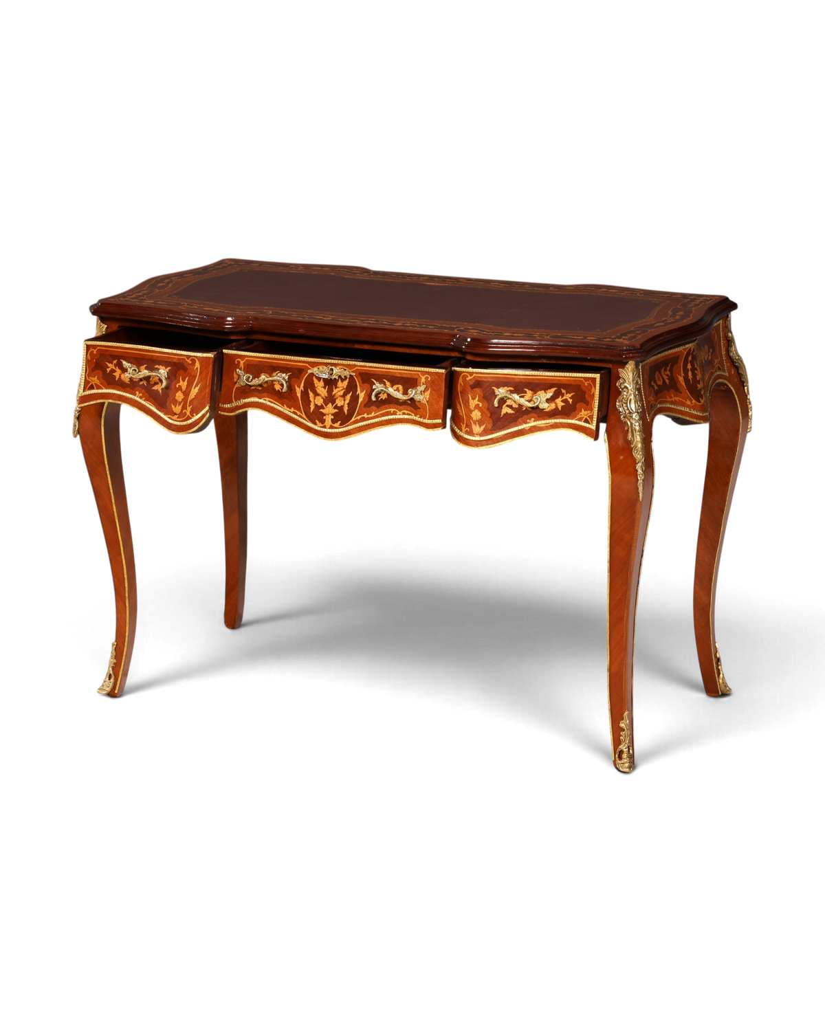 Hauptstadt Möblerei Schreibtisch im Louis XV Stil aus massivem Holz mit Messingbeschlägen und drei Schubladen
