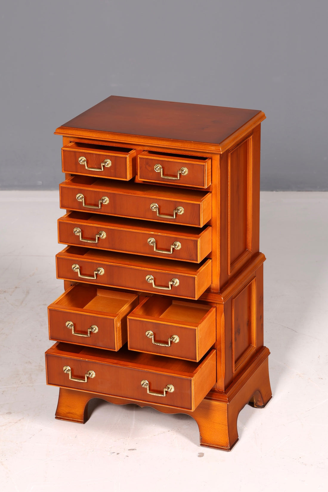 Beautiful English Yew Chest of Drawers Antique Vertiko Chest of Drawers Chest Real Wood Vintage