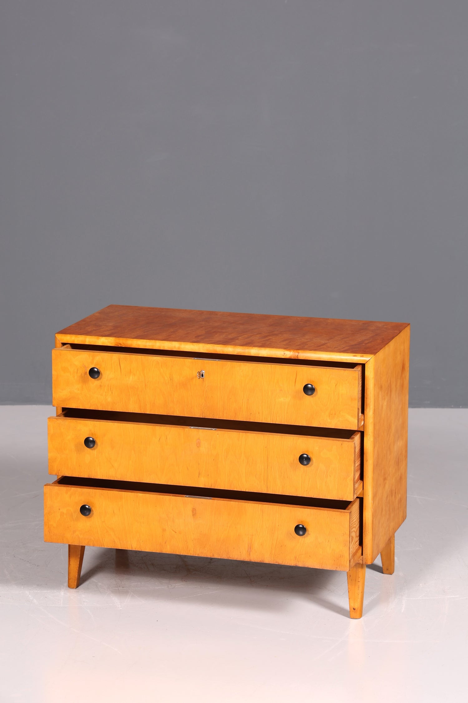 Magnifique commode vintage des années 60, idéale pour une entrée ou un salon.