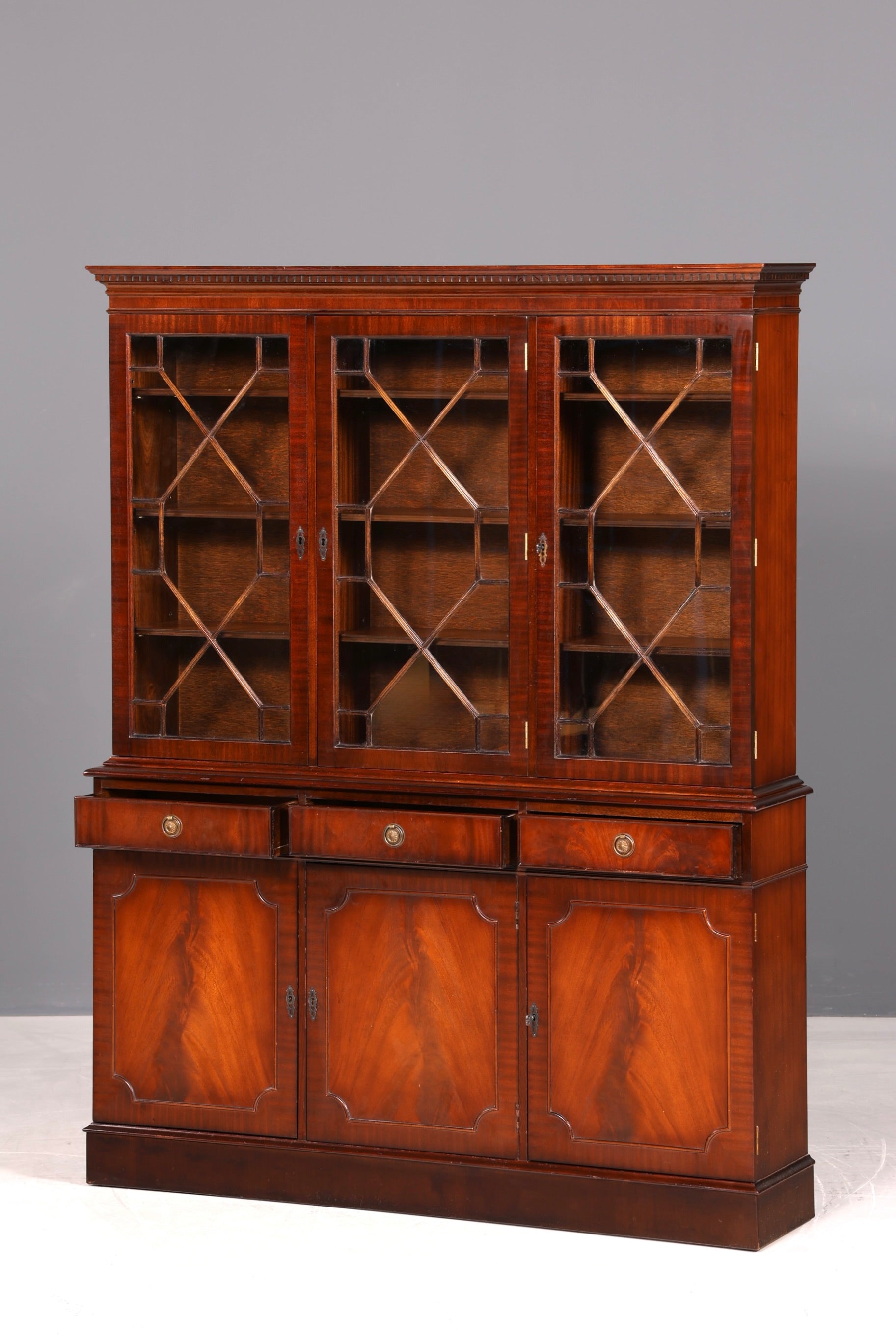 Wunderschöne Englische Vitrine Bibliothek Bücherschrank UK Buffet Schrank 60s Jahre