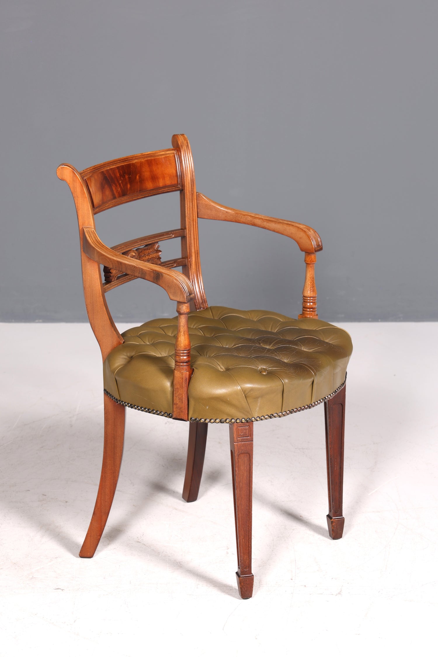 Magnifique fauteuil Chesterfield, chaise secrétaire Anno Dom, chaise de cuisine anglaise en cuir véritable, 1 sur 2