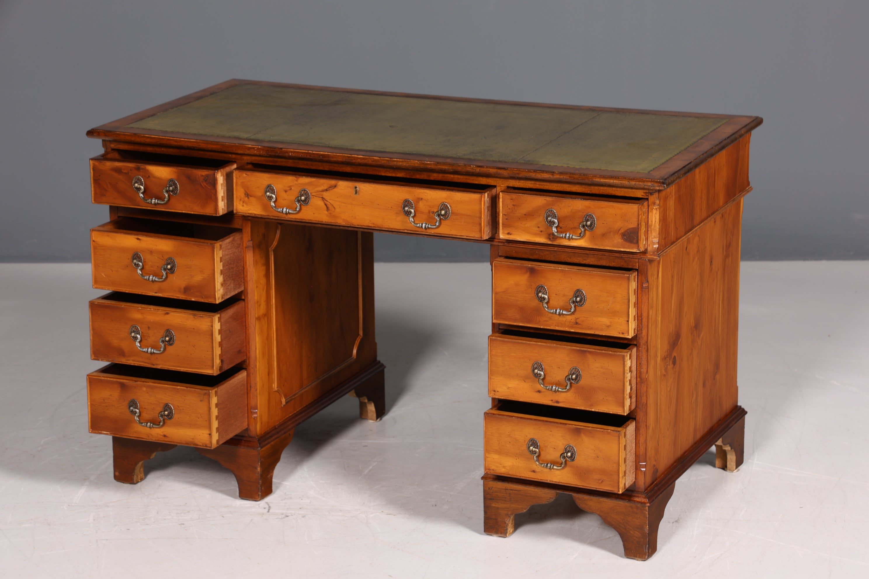 Magnifique bureau anglais avec plateau en cuir véritable, structure en bois d&