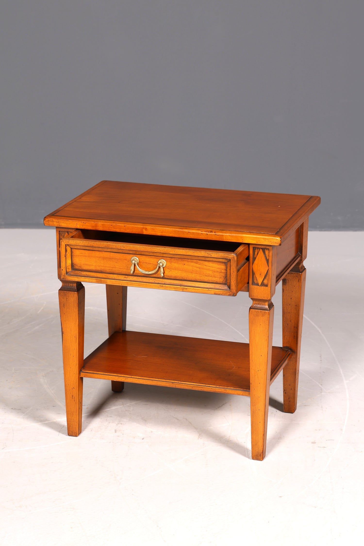 Wunderschöner Selva Tisch massiv Holz Ablagetisch Antik Stil Villa Borghese Beistelltisch Telefontisch