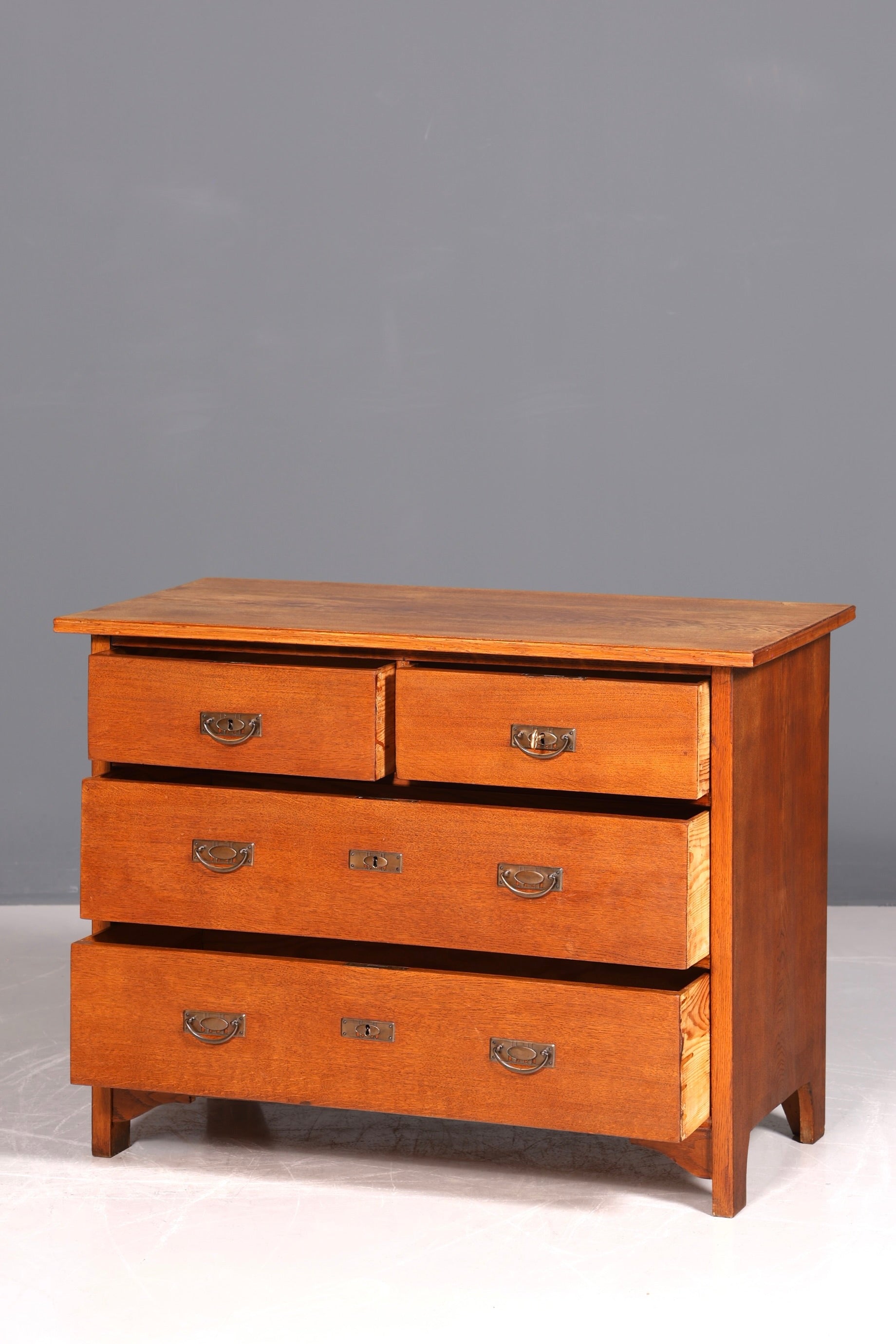 Commode Art Nouveau onirique vers 1910, buffet ancien, coffre à linge