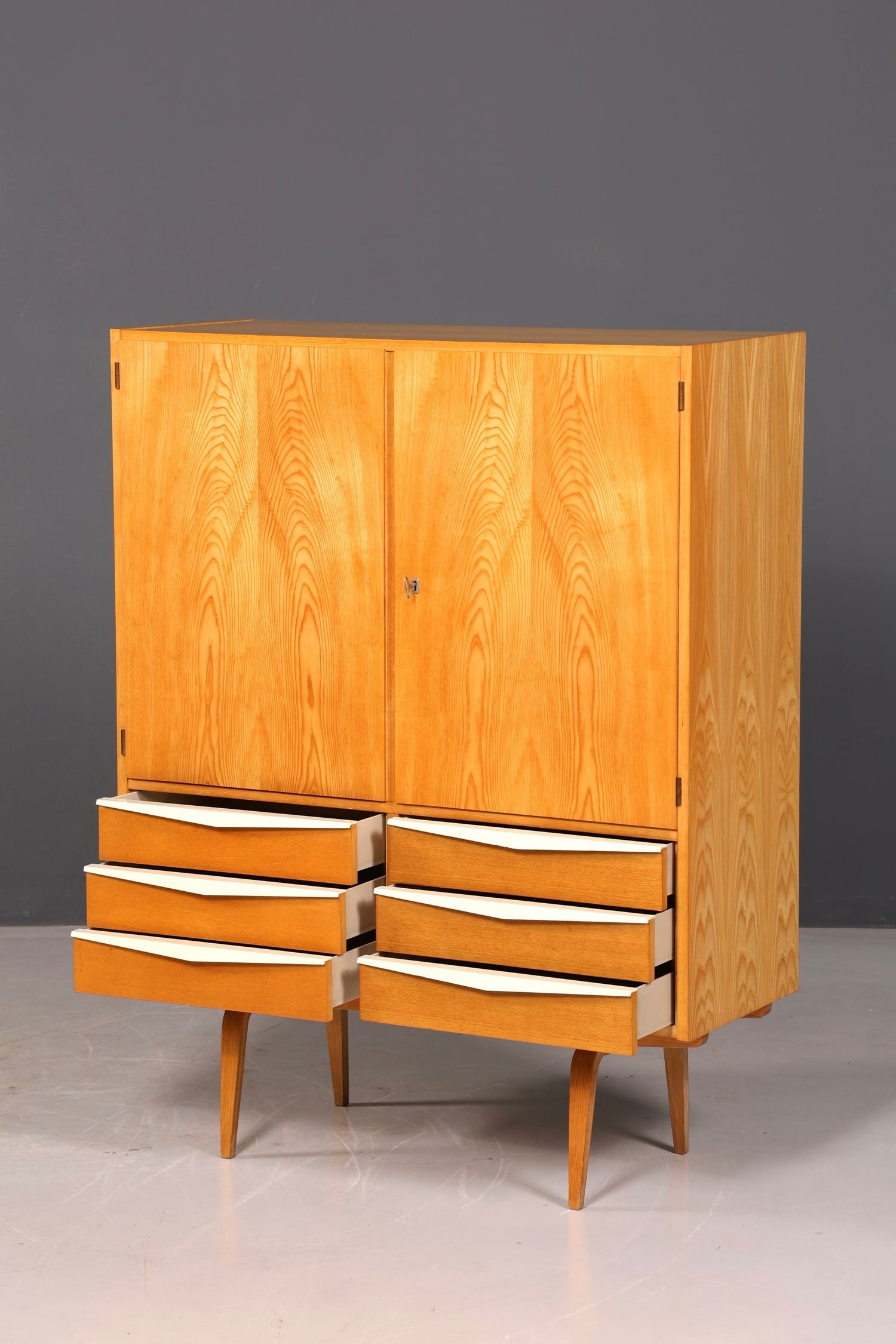 Wunderschöner Hellerau Schrank Modell 427 Mid Century Vintage Aktenschrank Highboard Vertiko Wäscheschrank