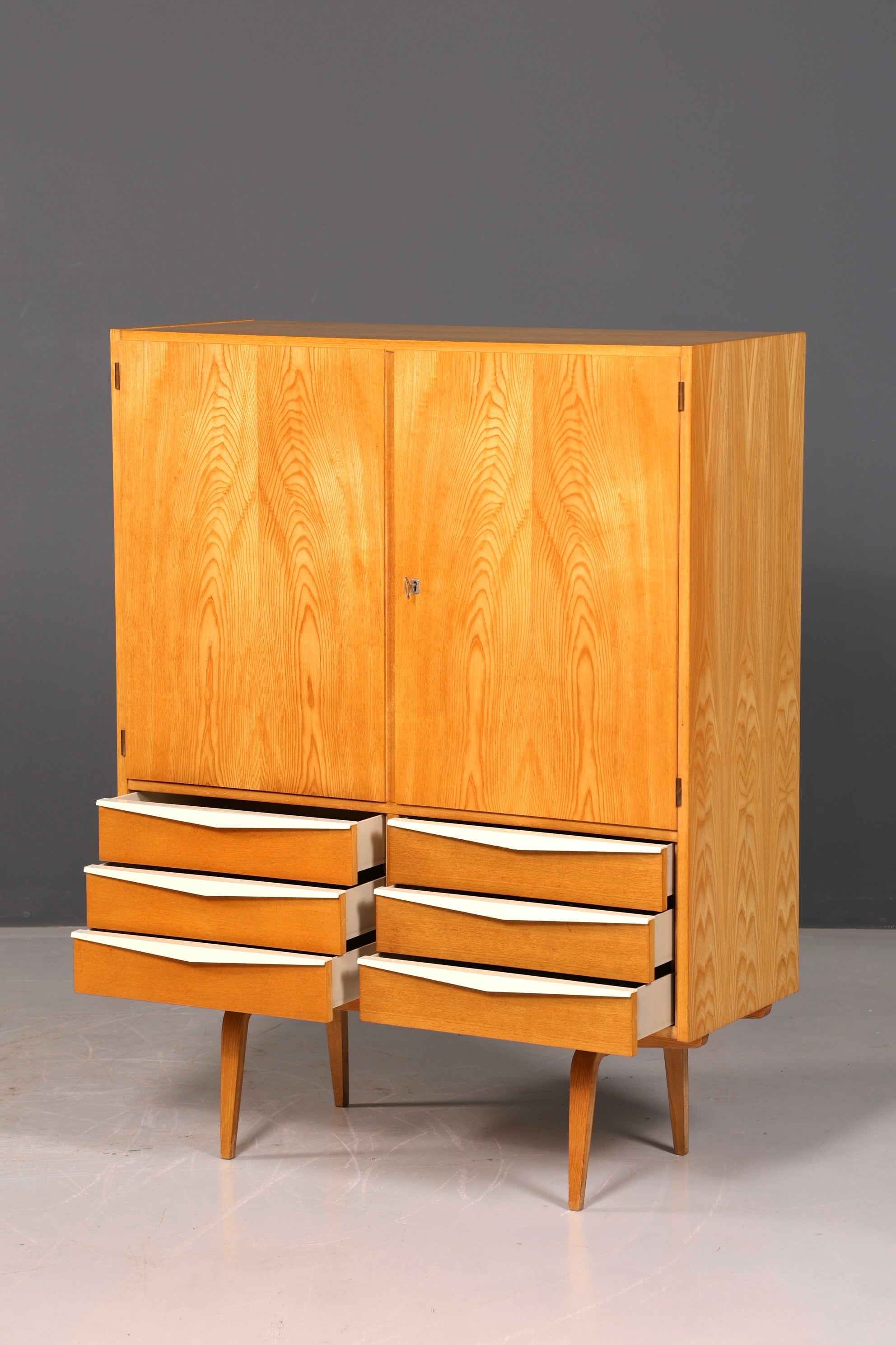 Wunderschöner Hellerau Schrank Modell 427 Mid Century Vintage Aktenschrank Highboard Vertiko Wäscheschrank