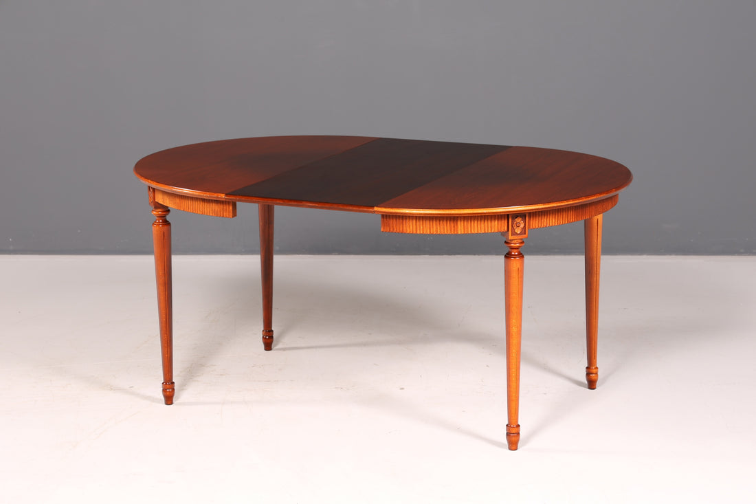 Beautiful Gustavian-Style Table Extendable Kitchen Table Dining Room Table Round Vintage