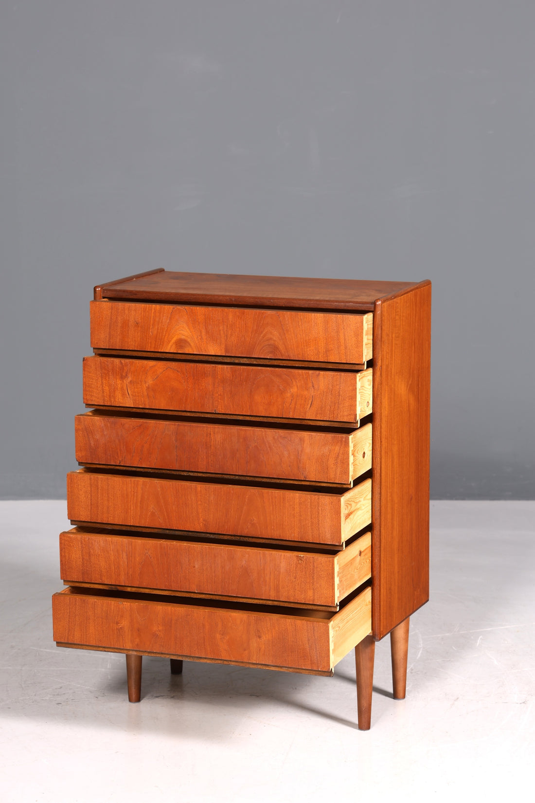 Magnifique commode vintage des années 60/70, design danois, style années 60/70.