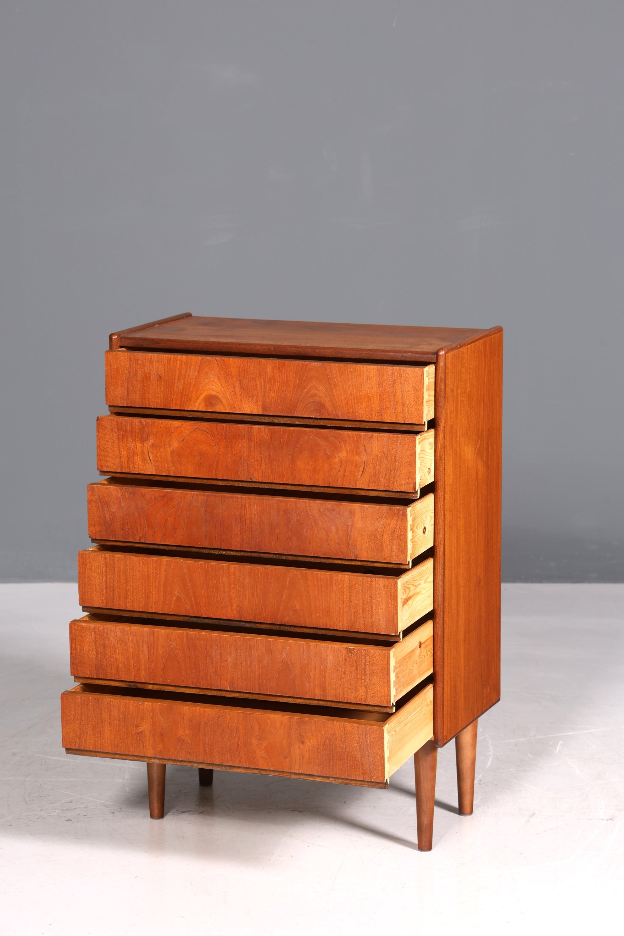 Magnifique commode vintage des années 60/70, design danois, style années 60/70.