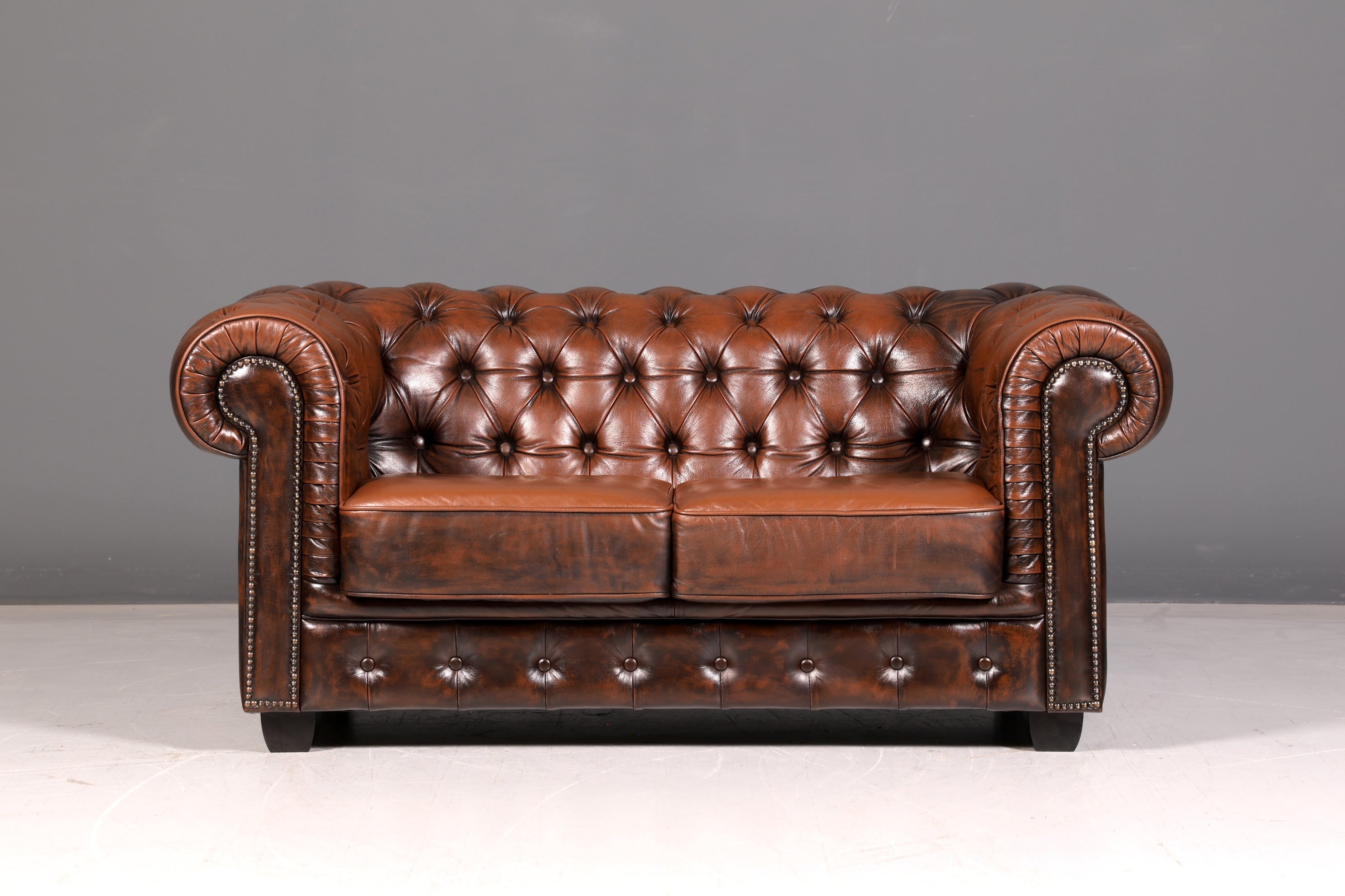 Wunderschönes Original Chesterfield 2-Sitzer Sofa Echt Leder Englische Couch England Polstersofa Antik Vintage Ledersofa