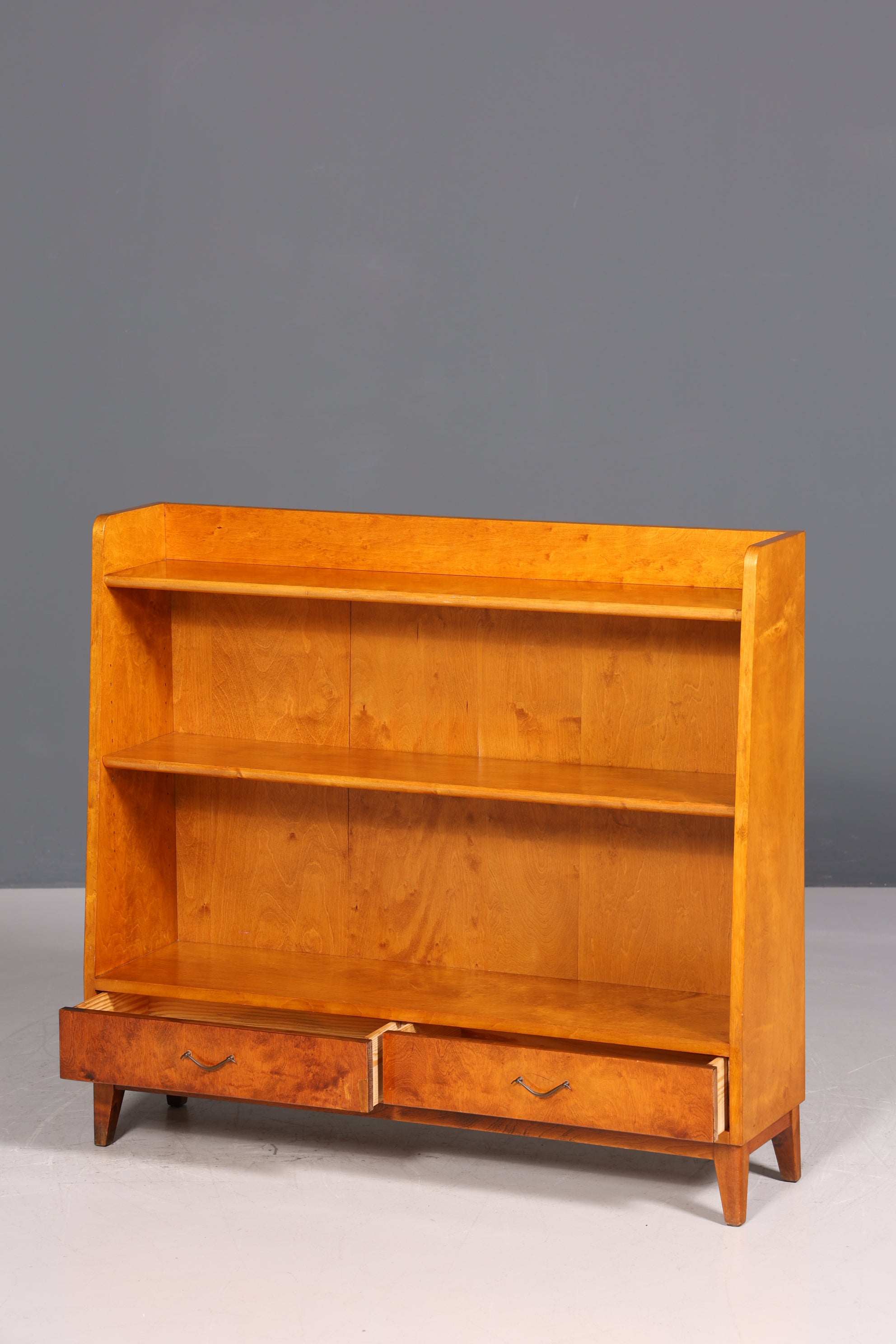 Magnifique bibliothèque vintage des années 1950, en bois véritable.