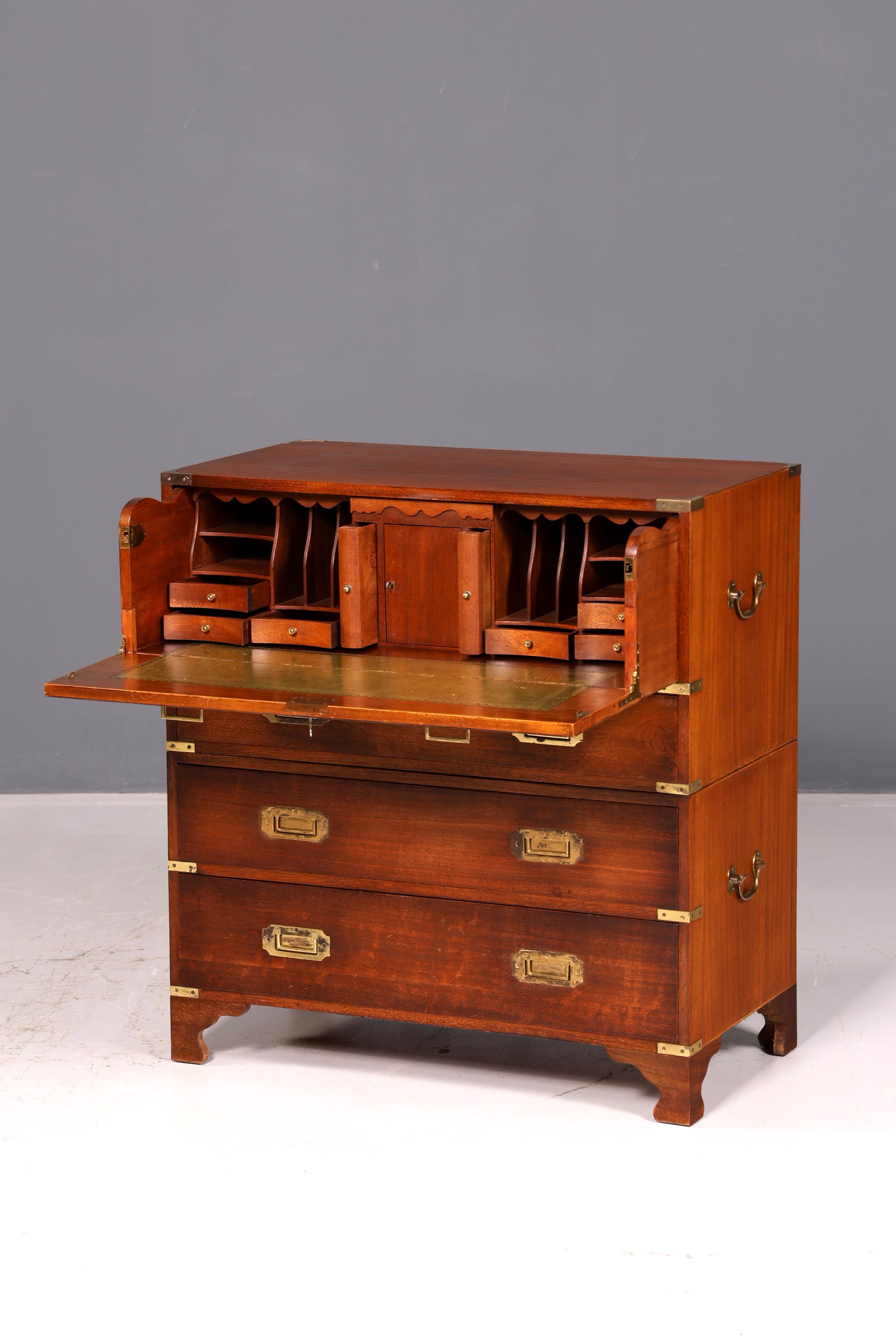 Magnifique secrétaire anglais maritime, commode-bureau avec sous-main en cuir véritable, bureau ancien vintage