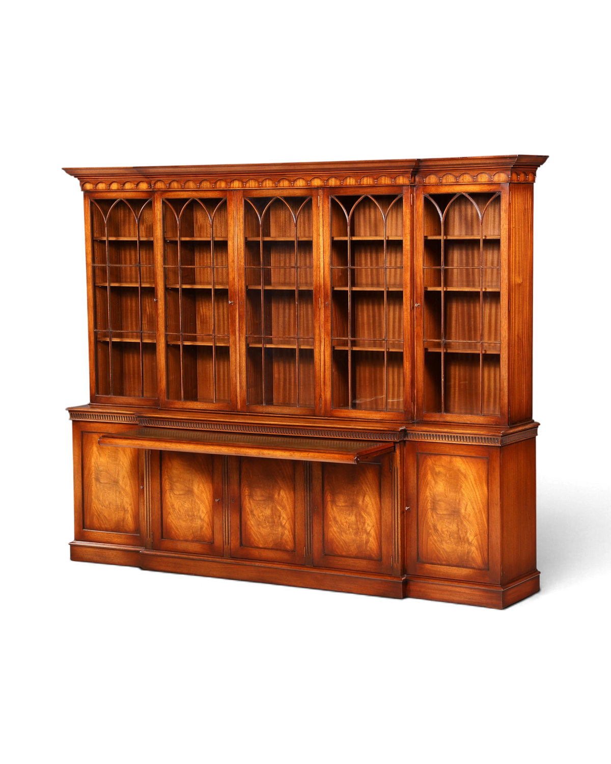 Hauptstadt Möblerei englische Vitrine aus Holz mit Sekretärfunktion, Messingbeschlägen und höhenverstellbaren Regalen