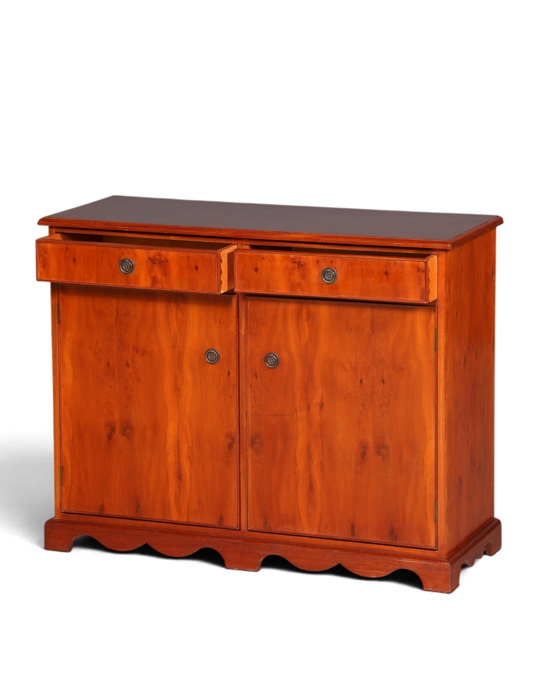 Hauptstadt Möblerei englisches Sideboard aus Eibenholz mit zwei Schubladen, Türen und dekorativem Wellensockel