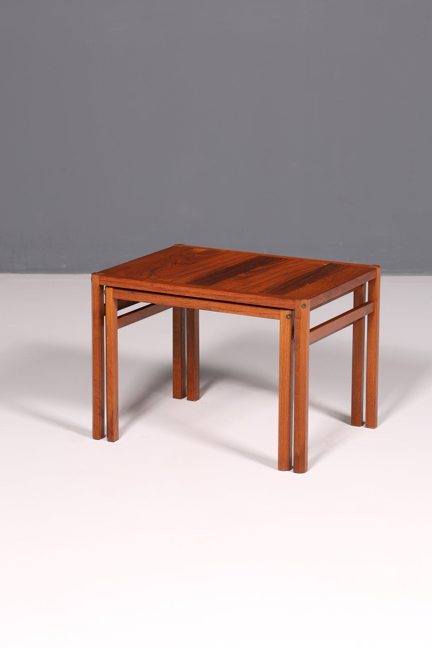 Ensemble de tables d’appoint Filigranes Mid-Century, 2 pièces : table basse, table de rangement et tables gigognes vintage