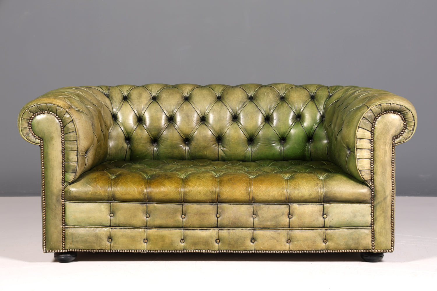 Magnifique canapé Chesterfield original 2 places, vert anglais, cuir véritable, canapé 2 places